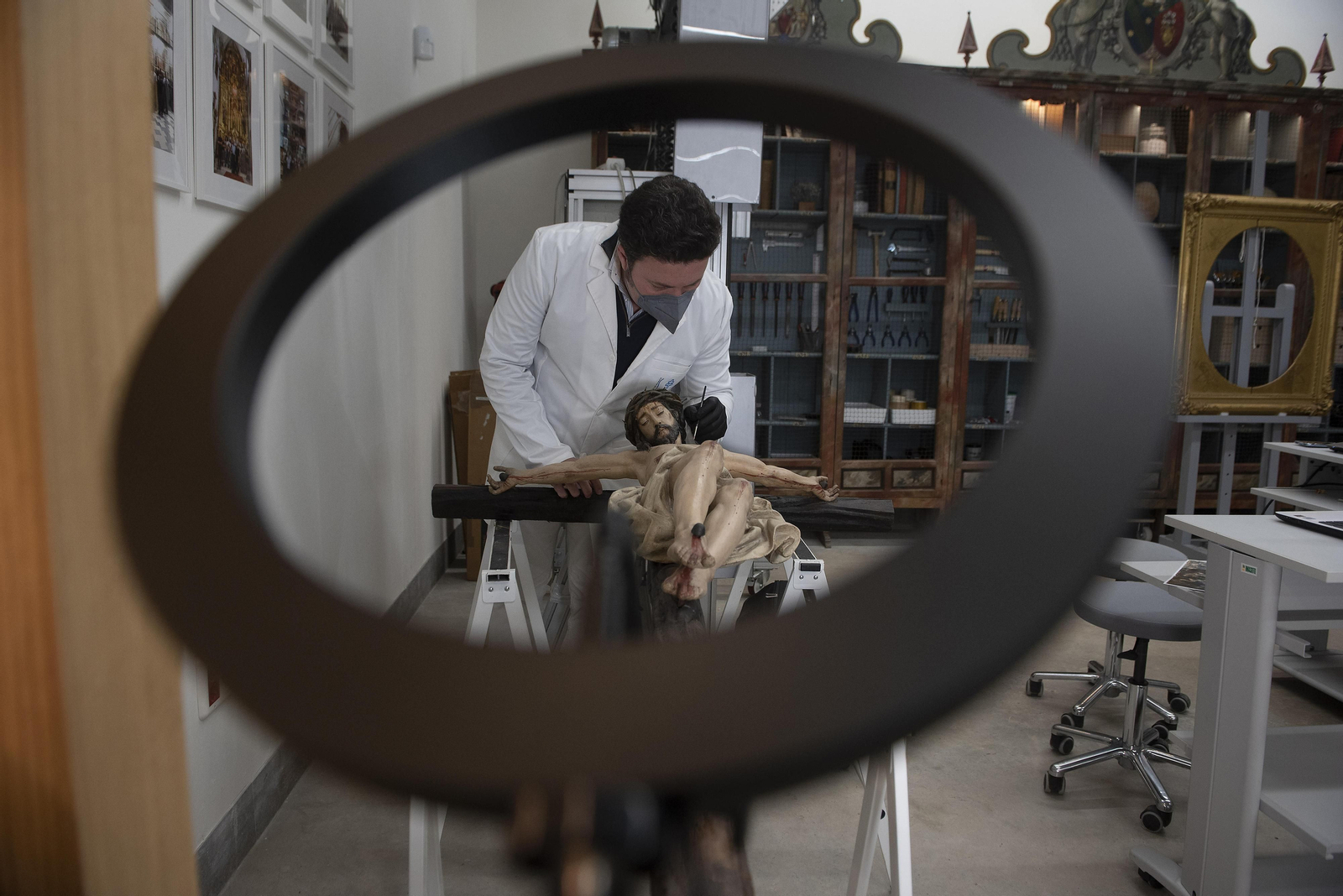El taller de restauración del Arzobispado de Sevilla