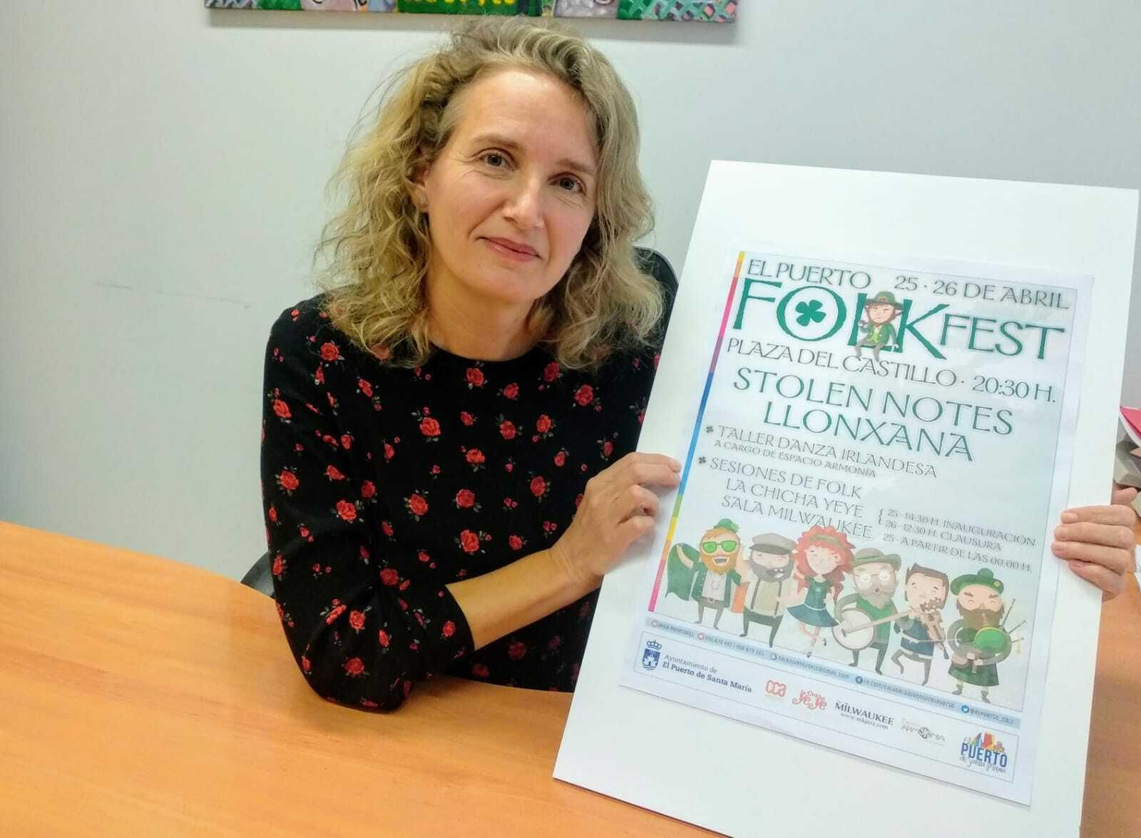 La edil de Juventud, con el festival de música folk y danza irlandesa en la Plaza del Castillo.