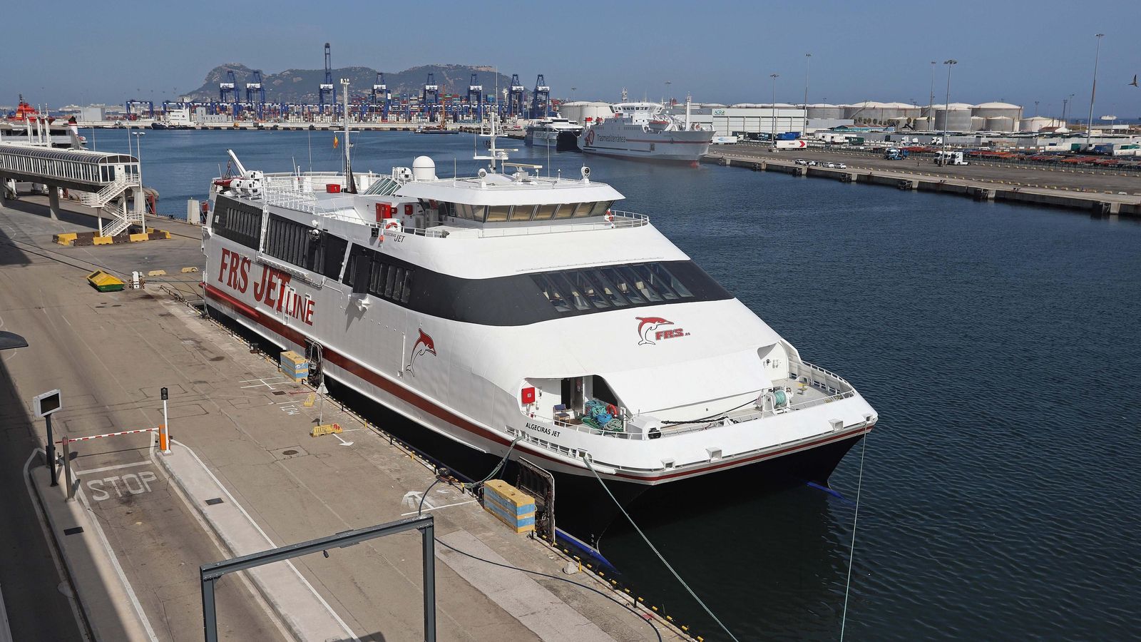 Un ferry atracado en el Puerto de Algeciras. Un ferry atracado en el Puerto de Algeciras.