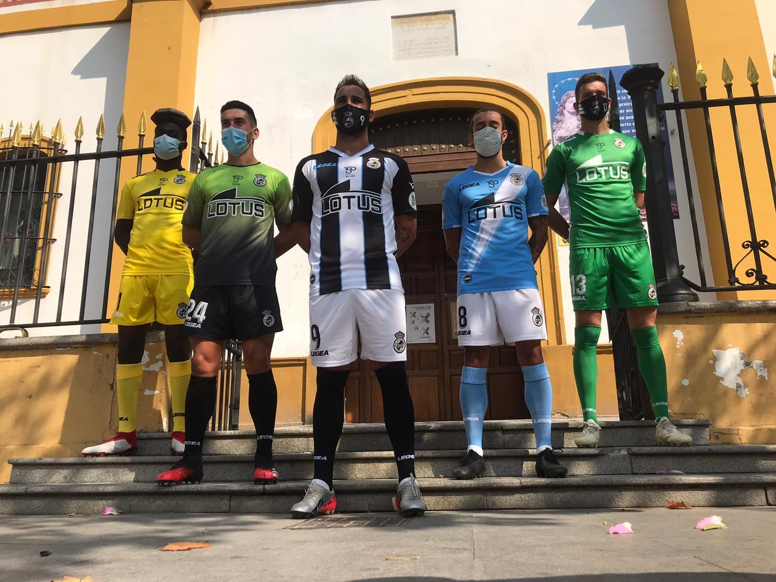 Las fotos de la presentación de las nuevas equipaciones de la Real Balompédica Linense