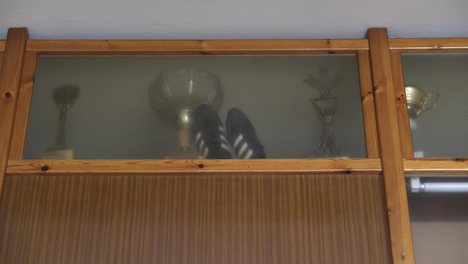 La Peña Deportiva Antonio Biosca, un museo del fútbol almeriense, por dentro