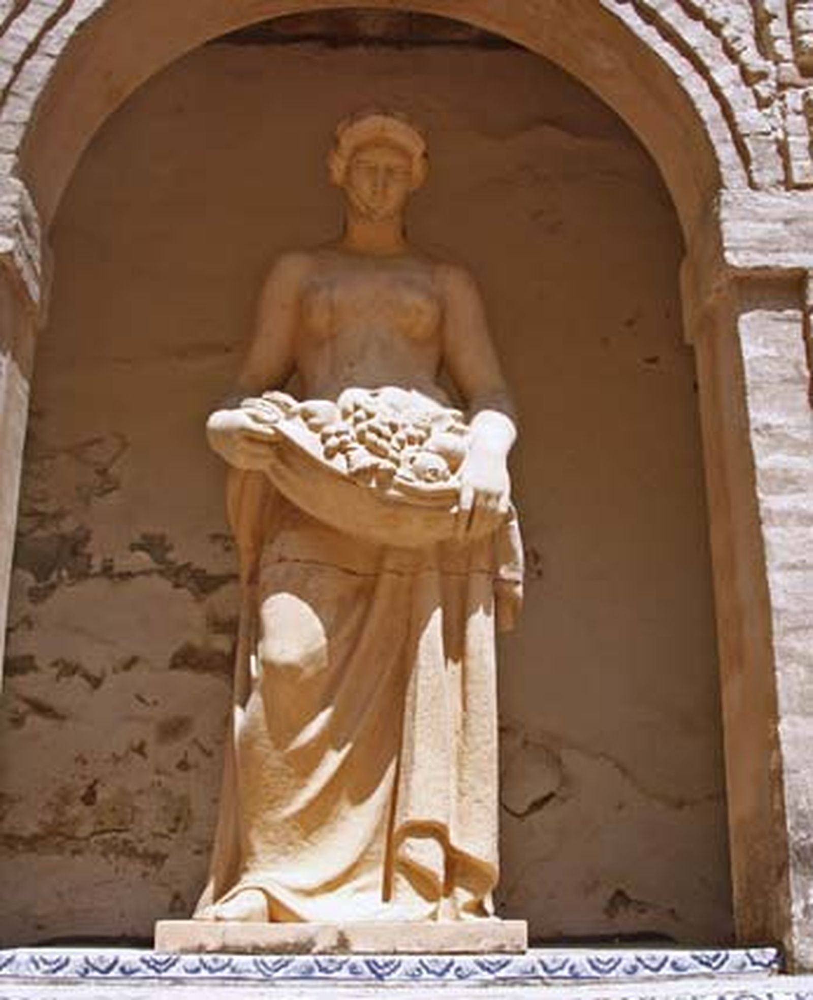 Se descarta la vuelta al mercado de la diosa Ceres del escultor Vasallo