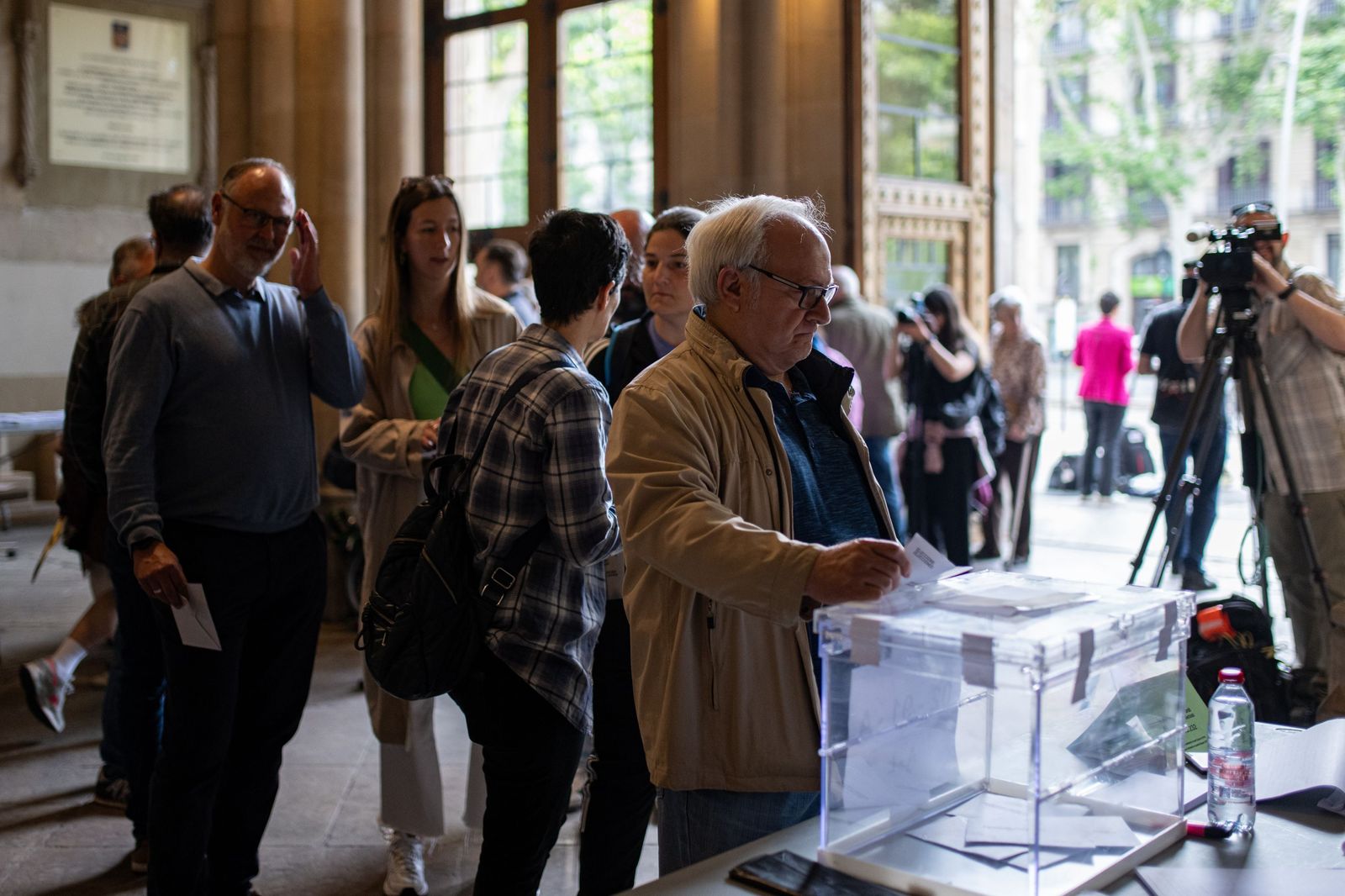 Las fotos de la jornada electoral en Cataluña