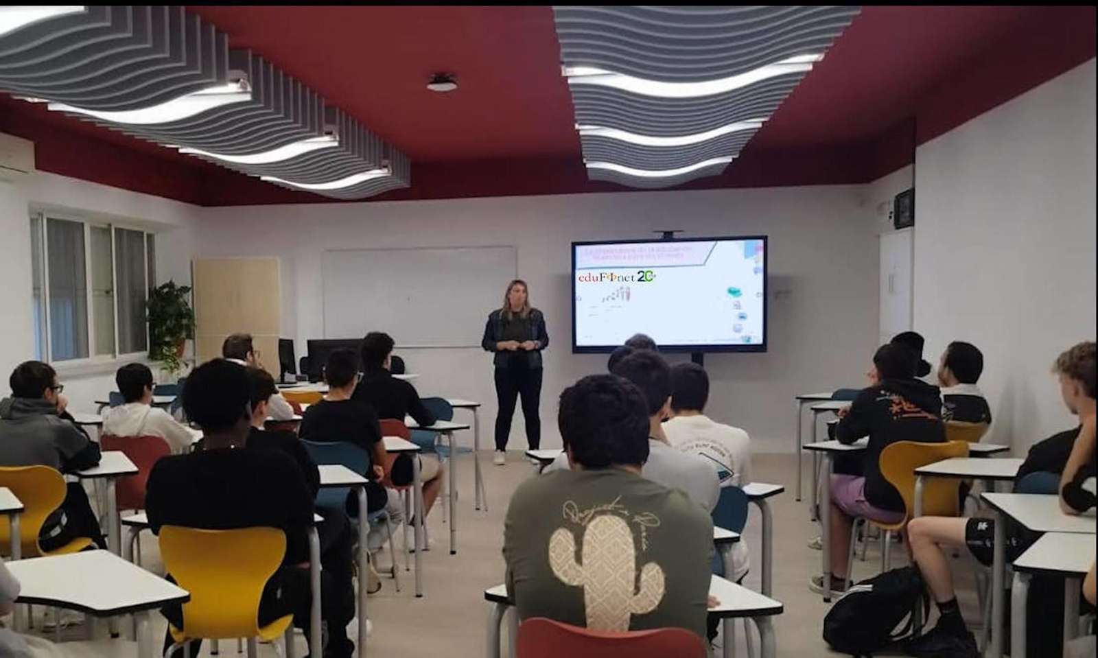 Sesión de trabajo en el marco de Edufinet.