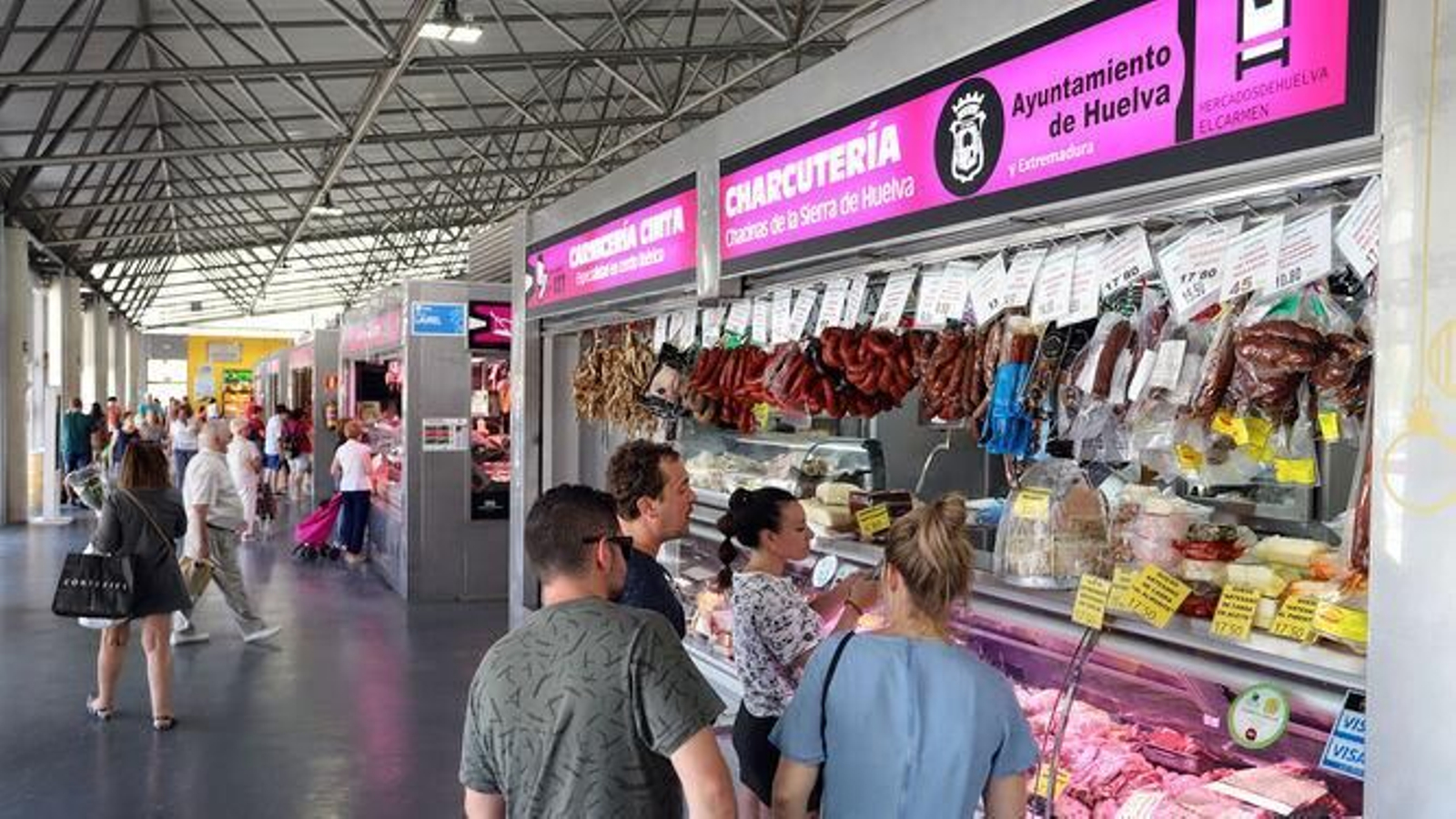 Uno de los establecimientos cárnicos del Mercado del Carmen.