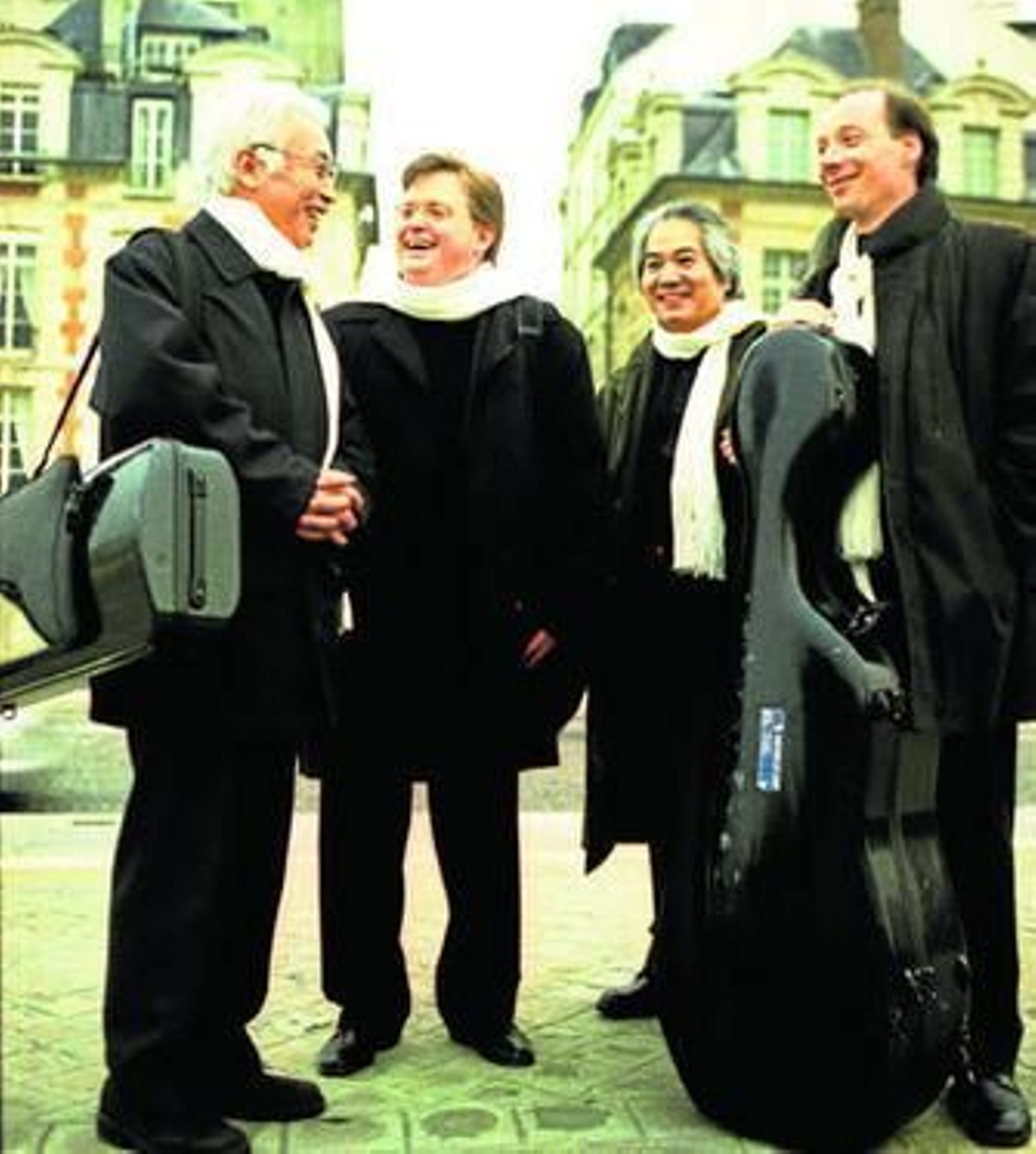 El Cuarteto de Tokio, en su actual formación, retratado en las calles de París. El Cuarteto de Tokio, en su actual formación, retratado en las calles de París.