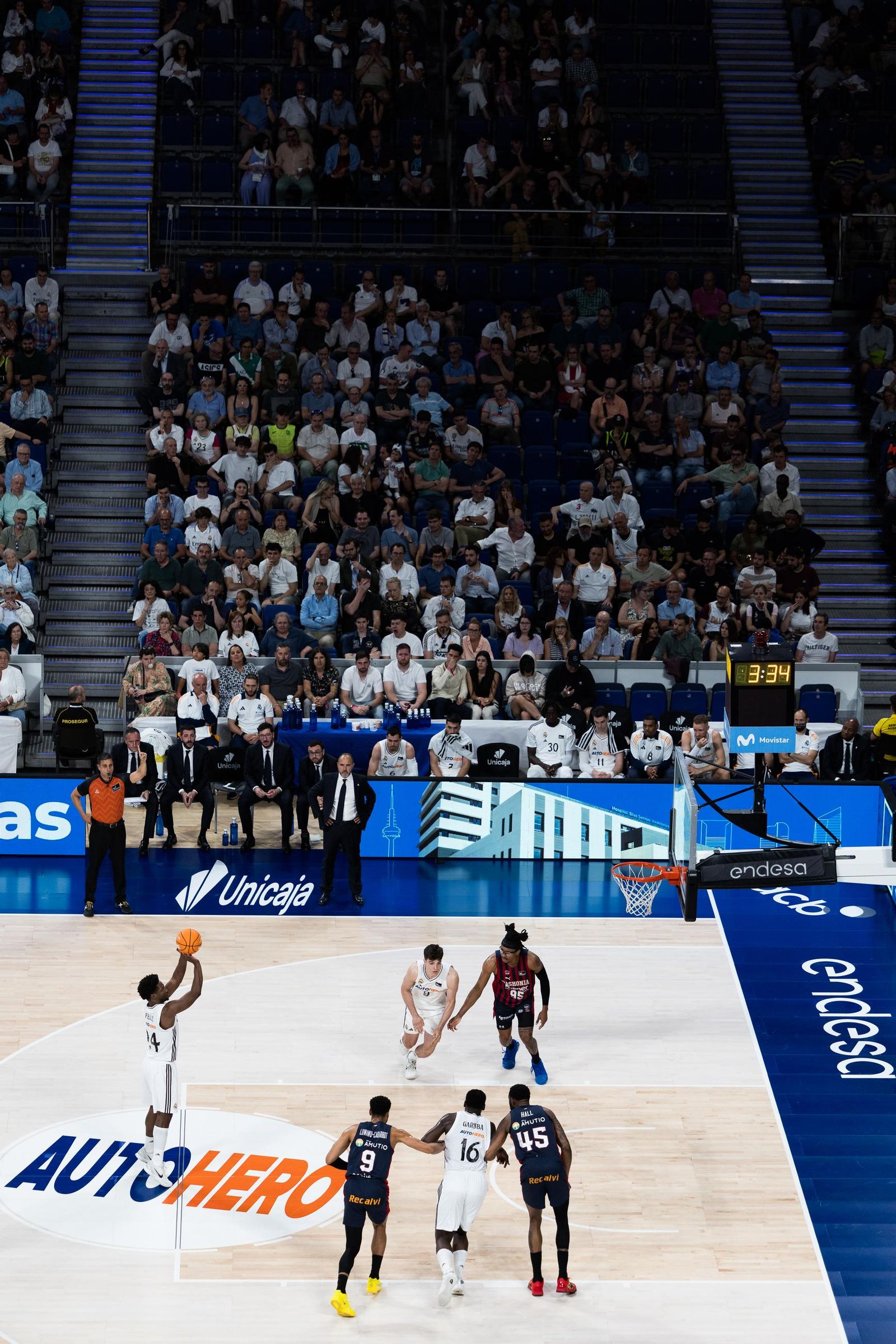 El Real Madrid sufre pero gana al Baskonia (82-76)
