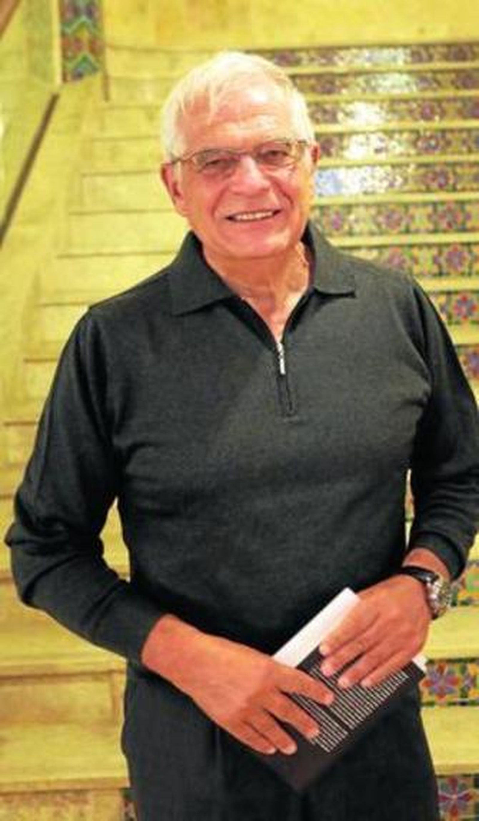 Josep Borrell, antes del acto celebrado ayer  en la Fundación Tres Culturas.