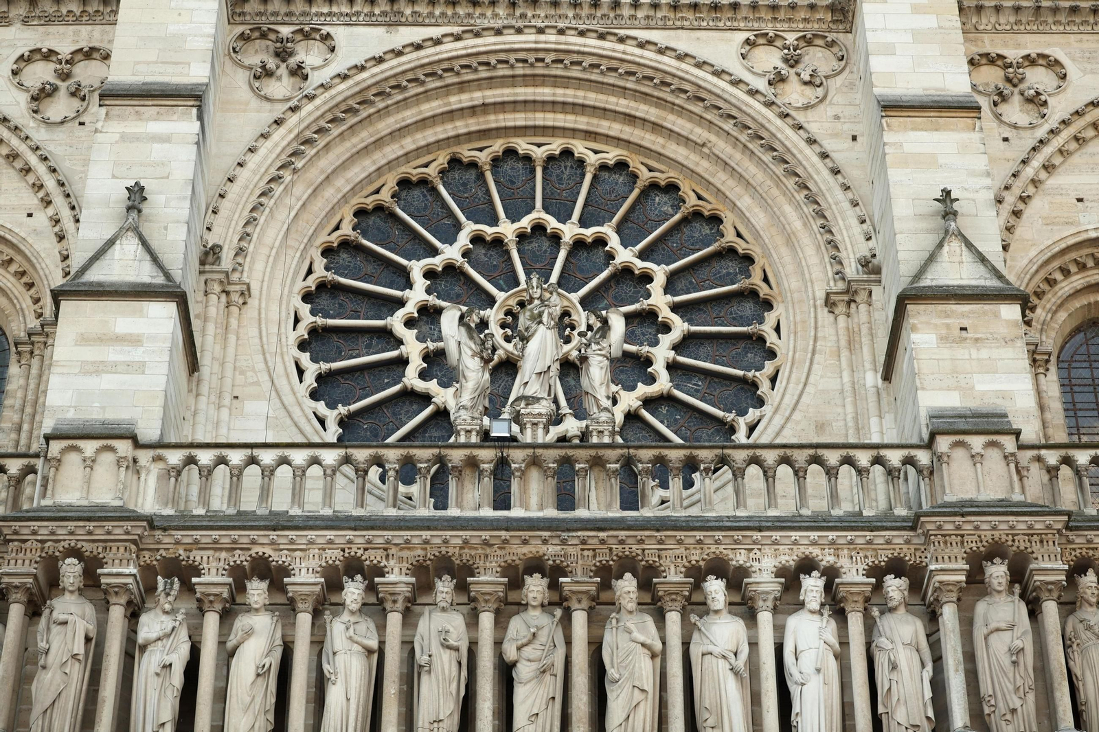 Así es el nuevo interior de Notre Dame tras la restauración Así es el nuevo interior de Notre Dame tras la restauración