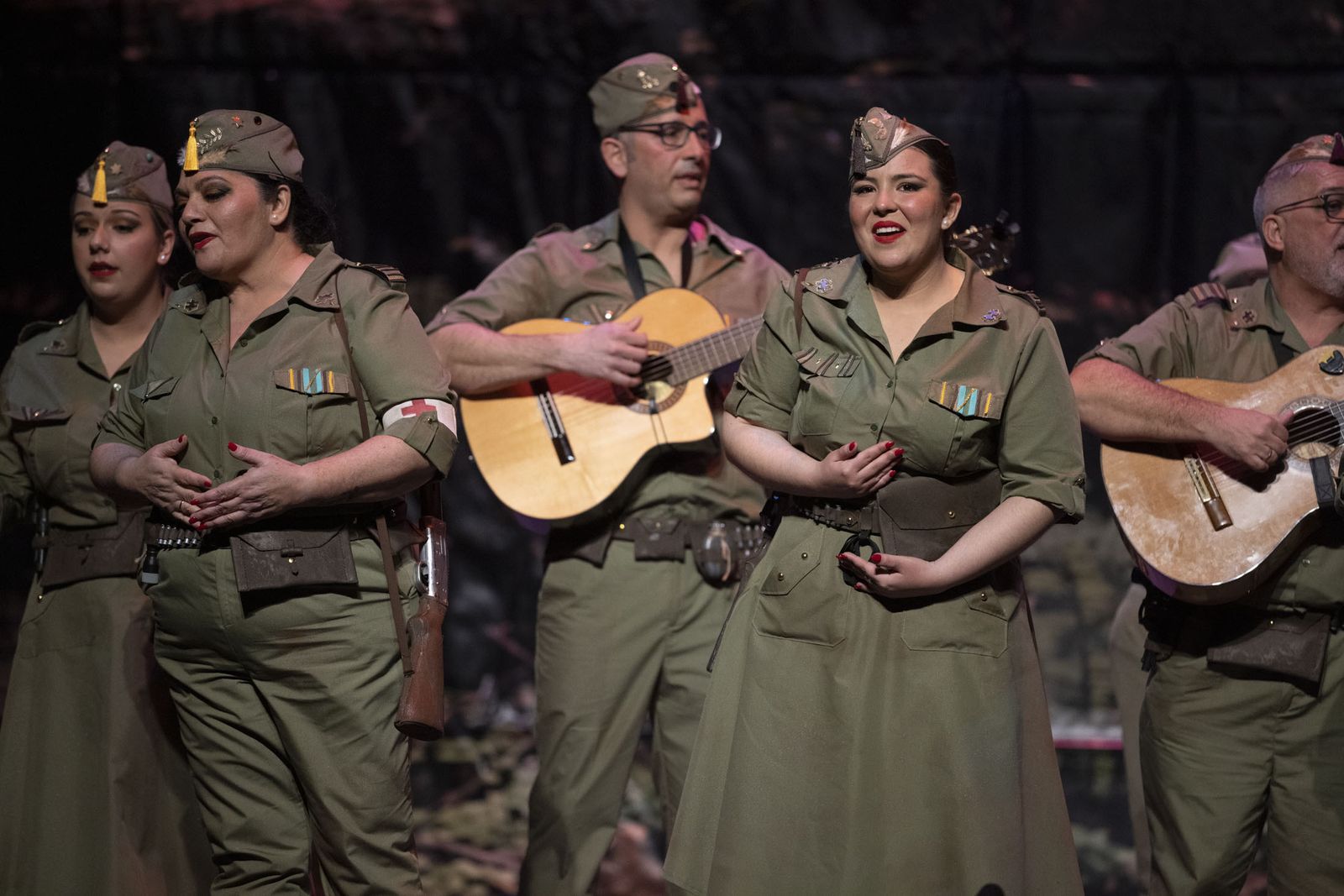 Imágenes de la actuación de la comparsa de Punta Umbría 'Las intrépidas' en el Carnaval Colombino