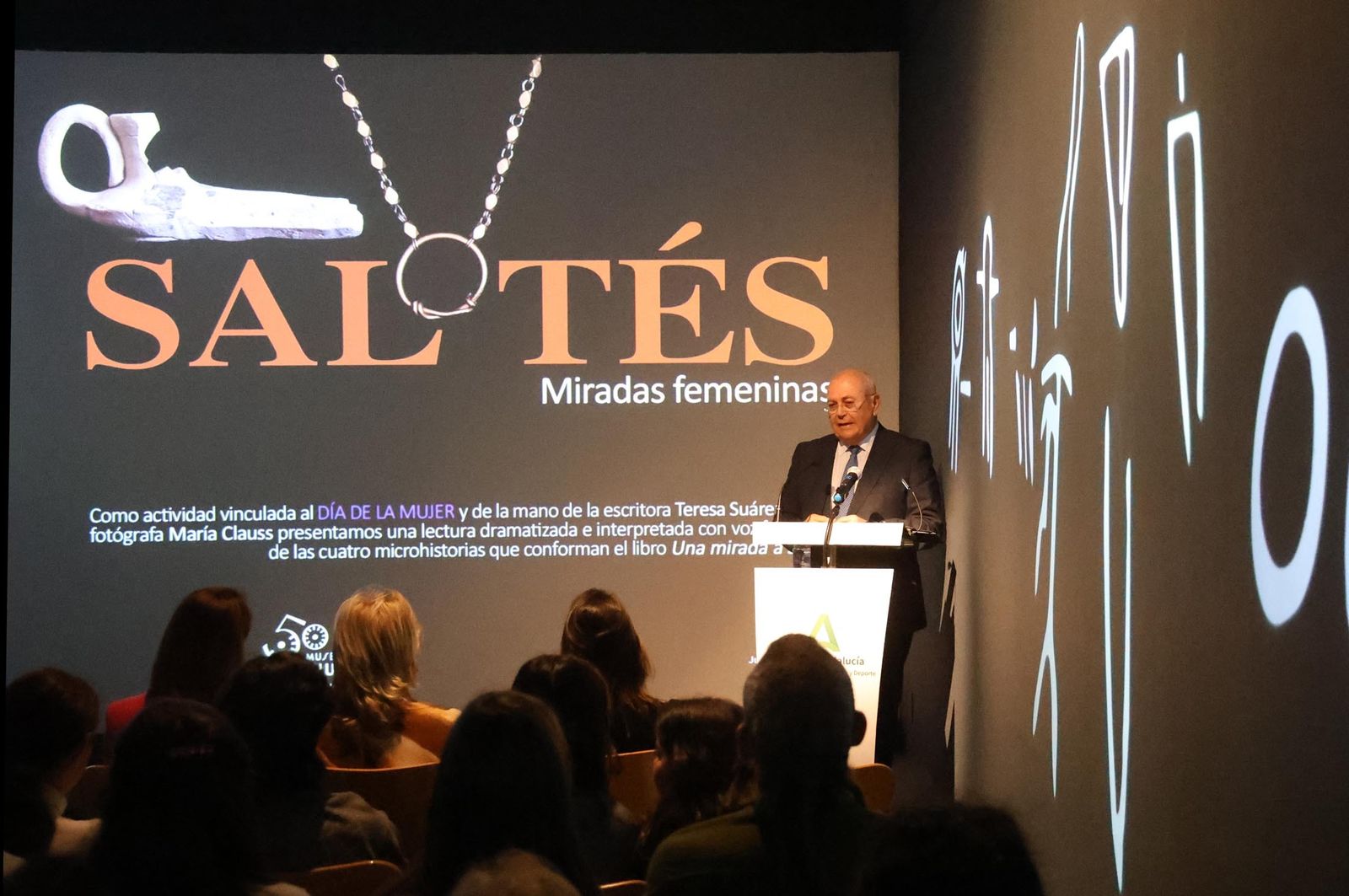 Imágenes de la lectura dramatizada de la obra "Una mirada a Saltés", en el museo de Huelva