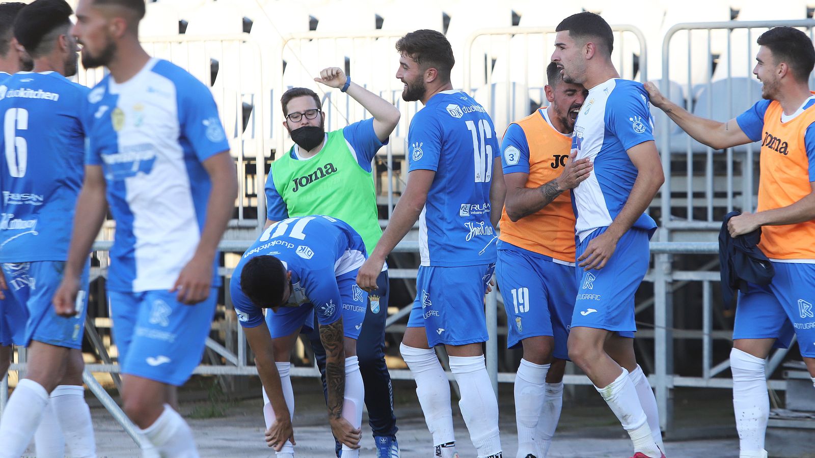 Imágenes del Xerez CD contra el Puente Genil en la Juventud