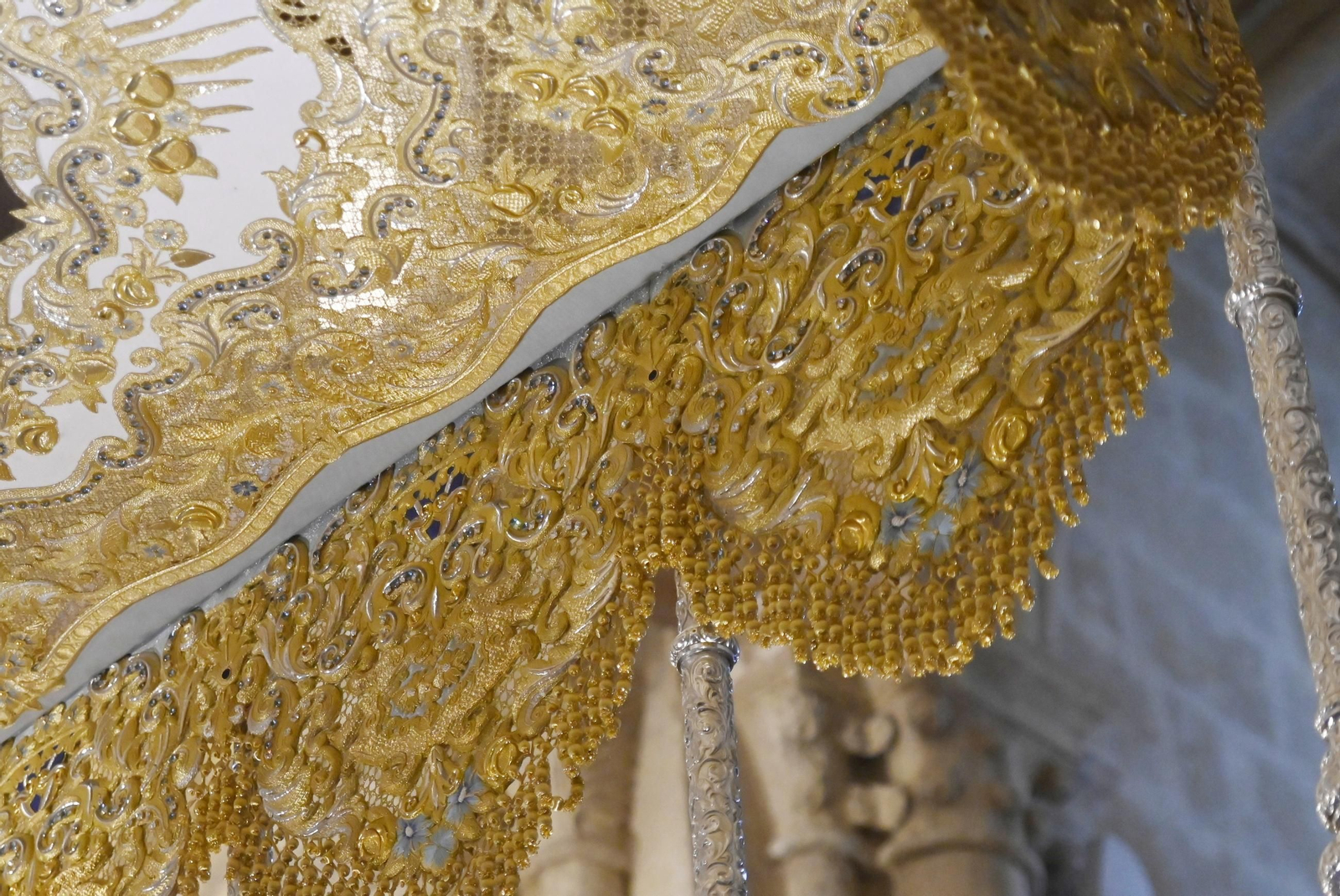 Las mejores imágenes del nuevo palio de la Virgen de la Alegría de Córdoba