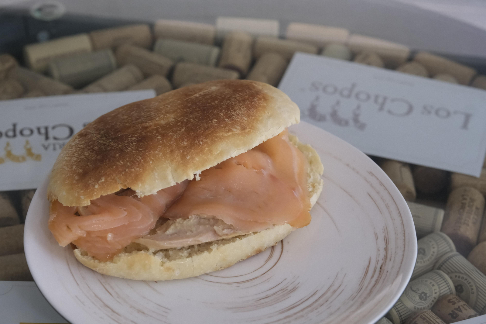 Los Chopos, el bar que convierte a los personajes ilustres de Córdoba en suculentos bocadillos