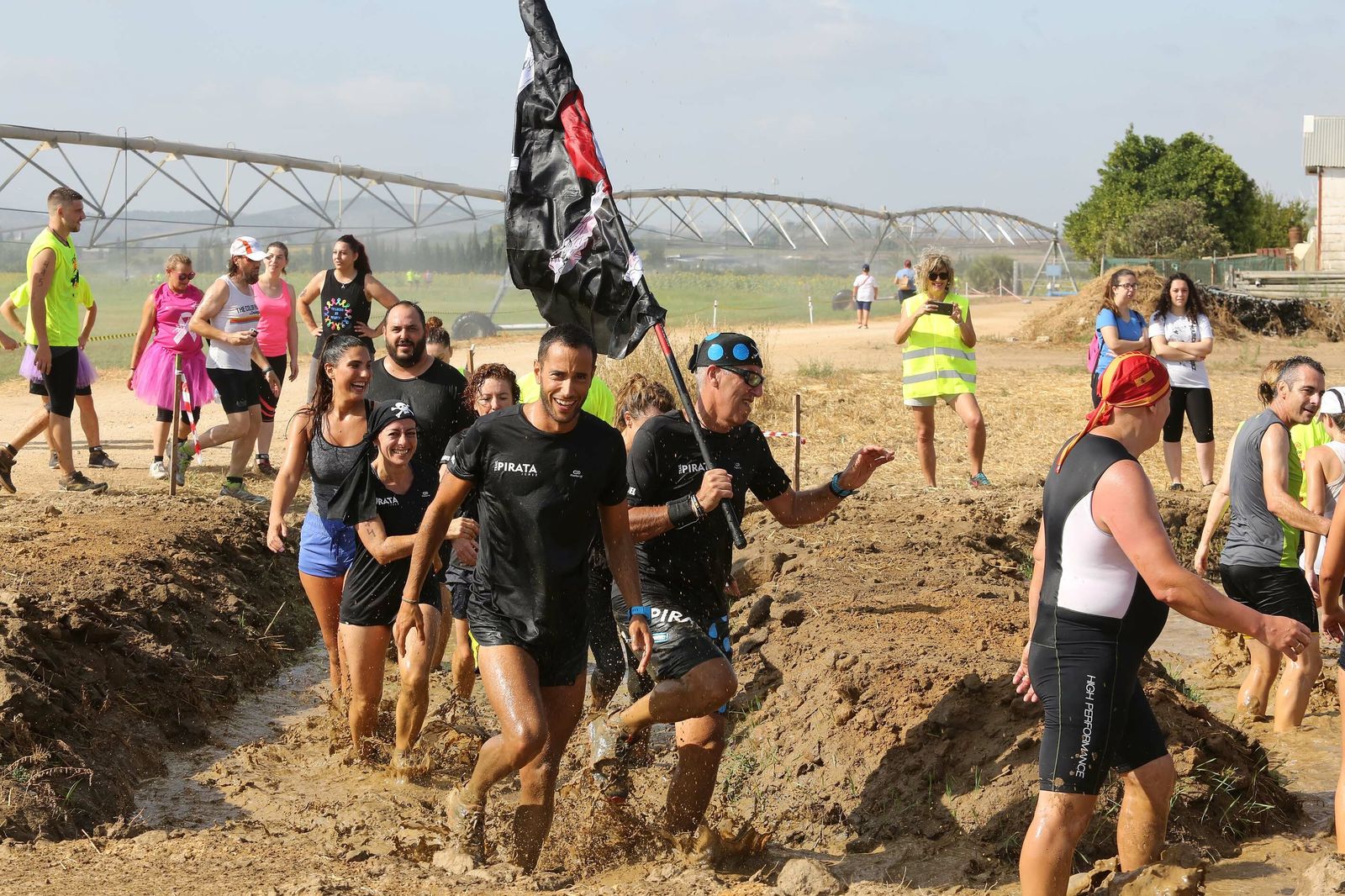 Imágenes de la carrera del barro celebrada en La Barca