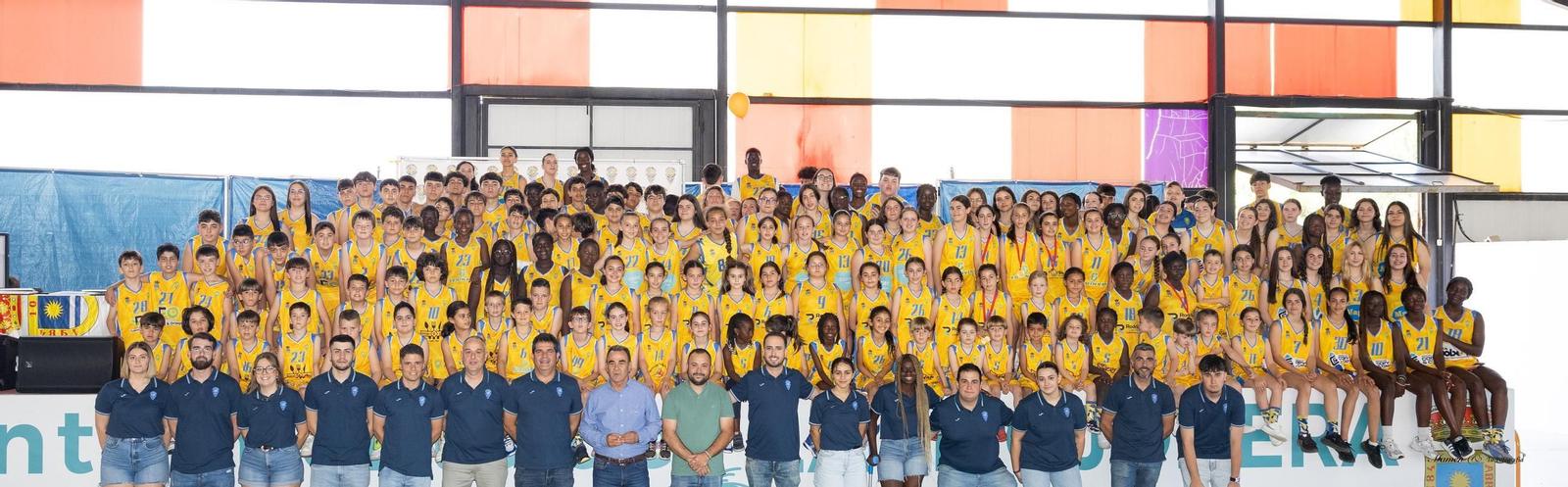 Foto de familia en el CB La Mojonera con todos sus jugadores y jugadoras.
