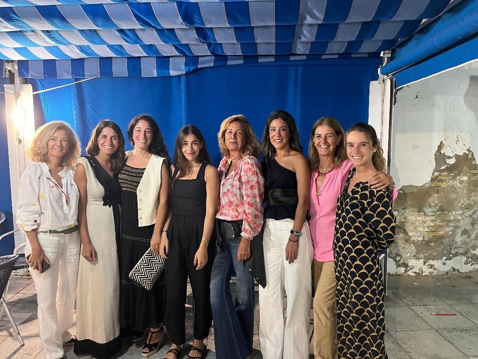 Reyes Pacheco, Lucía Martín Alcalde,  Ángela Fal-Conde, Ana y Ángela Pacheco, Carmen Fal-Conde,  Finita Pacheco y Peque Basa.