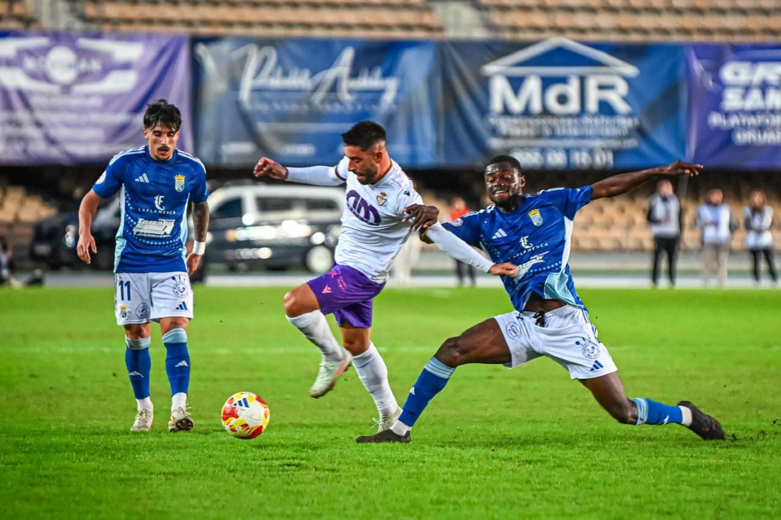 Mario Martos, que volvió al once, no pudo contribuir a sumar.