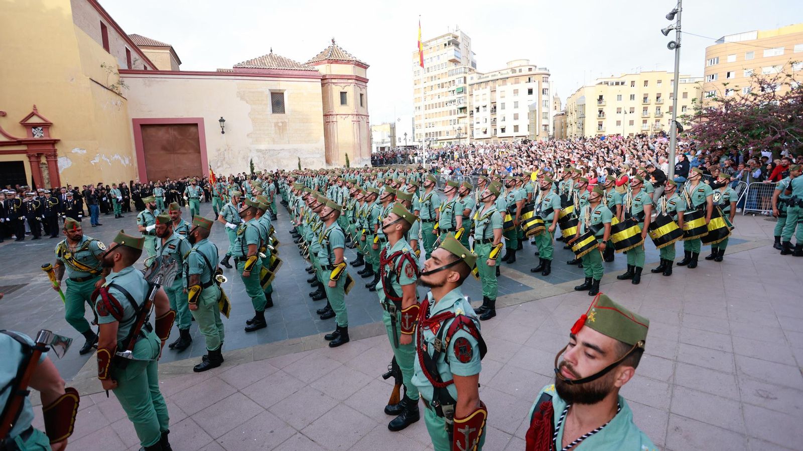Mena y la Legión en su procesión del Jueves Santo en Málaga, en fotos Mena y la Legión en su procesión del Jueves Santo en Málaga, en fotos
