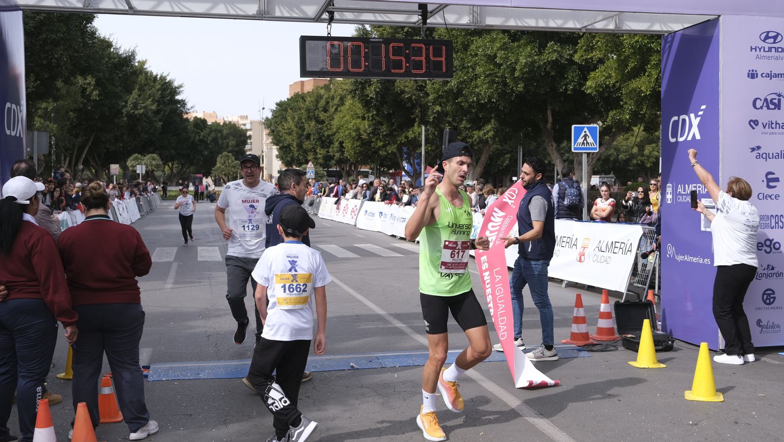 Imágenes de la Carrera de la Mujer 2023 en Almería