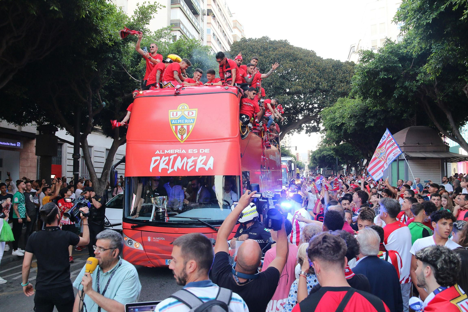 Las imágenes de la rúa de la UD Almería