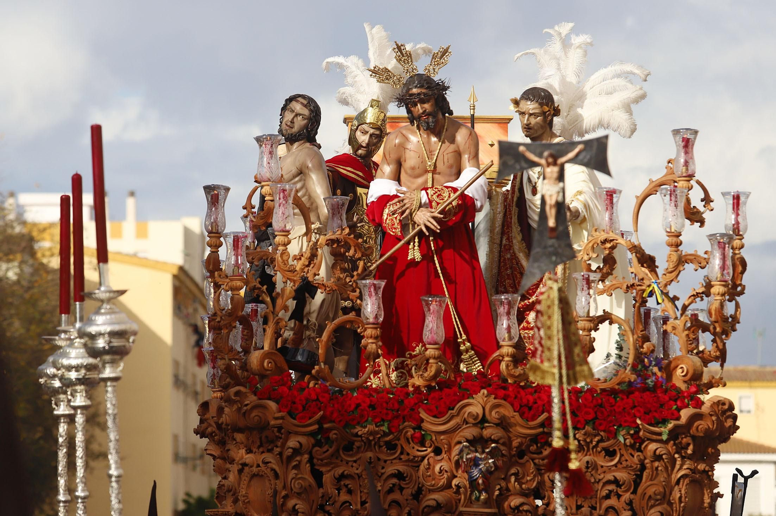 Imágenes de la procesión de La Sentencia por las calles de Huelva