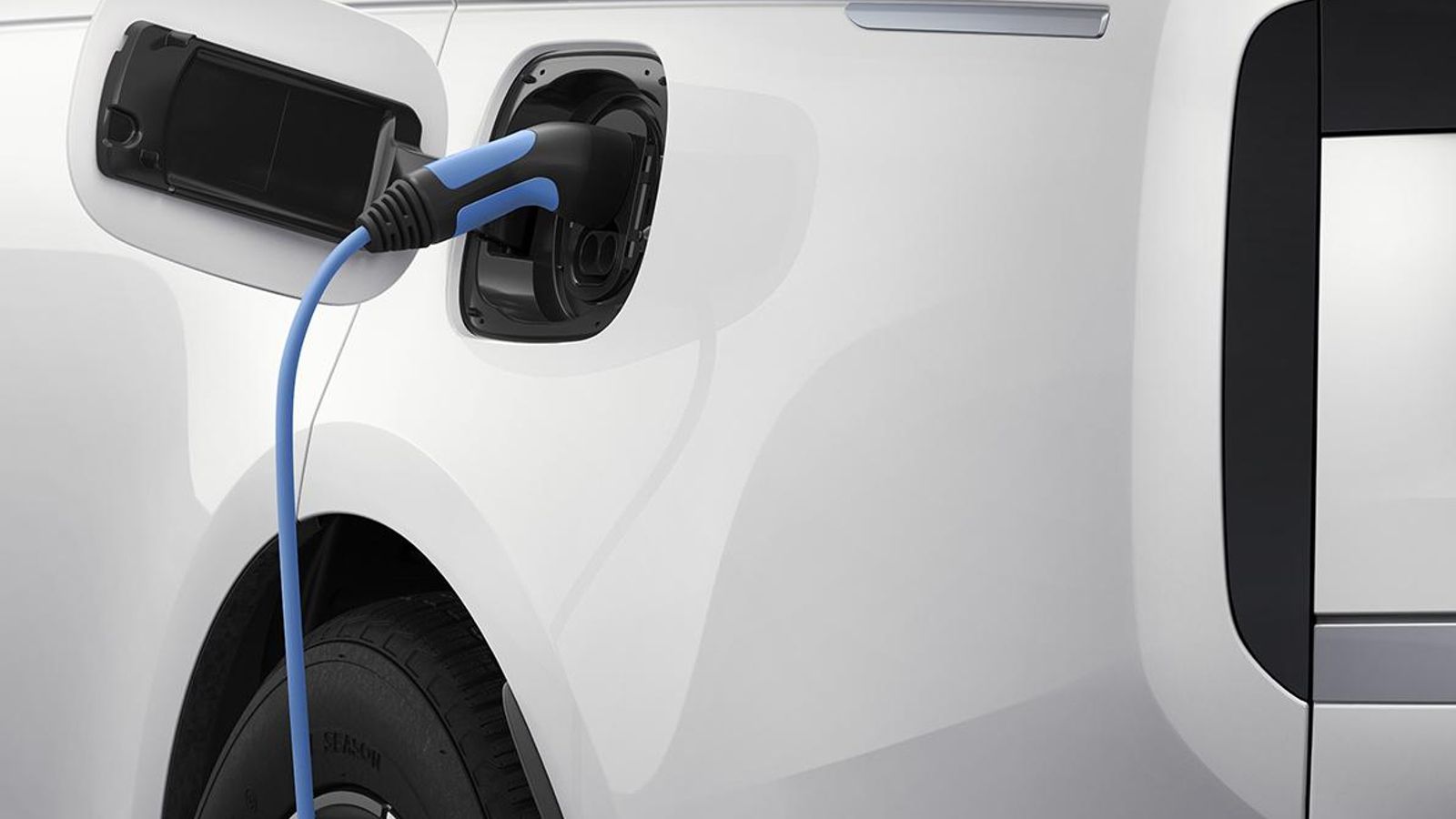 Todas las versiones con un enchufe podrán recibir recargas con corriente continua. Esto, en las híbridas, permitirá conseguir recargas muy rápidas para sus baterías de 38 kWh.