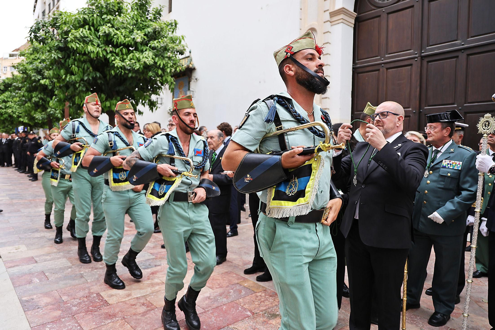 Las mejores imágenes del Sábado de Pasión en Huelva: La Legión con el Cristo de la Vera+Cruz