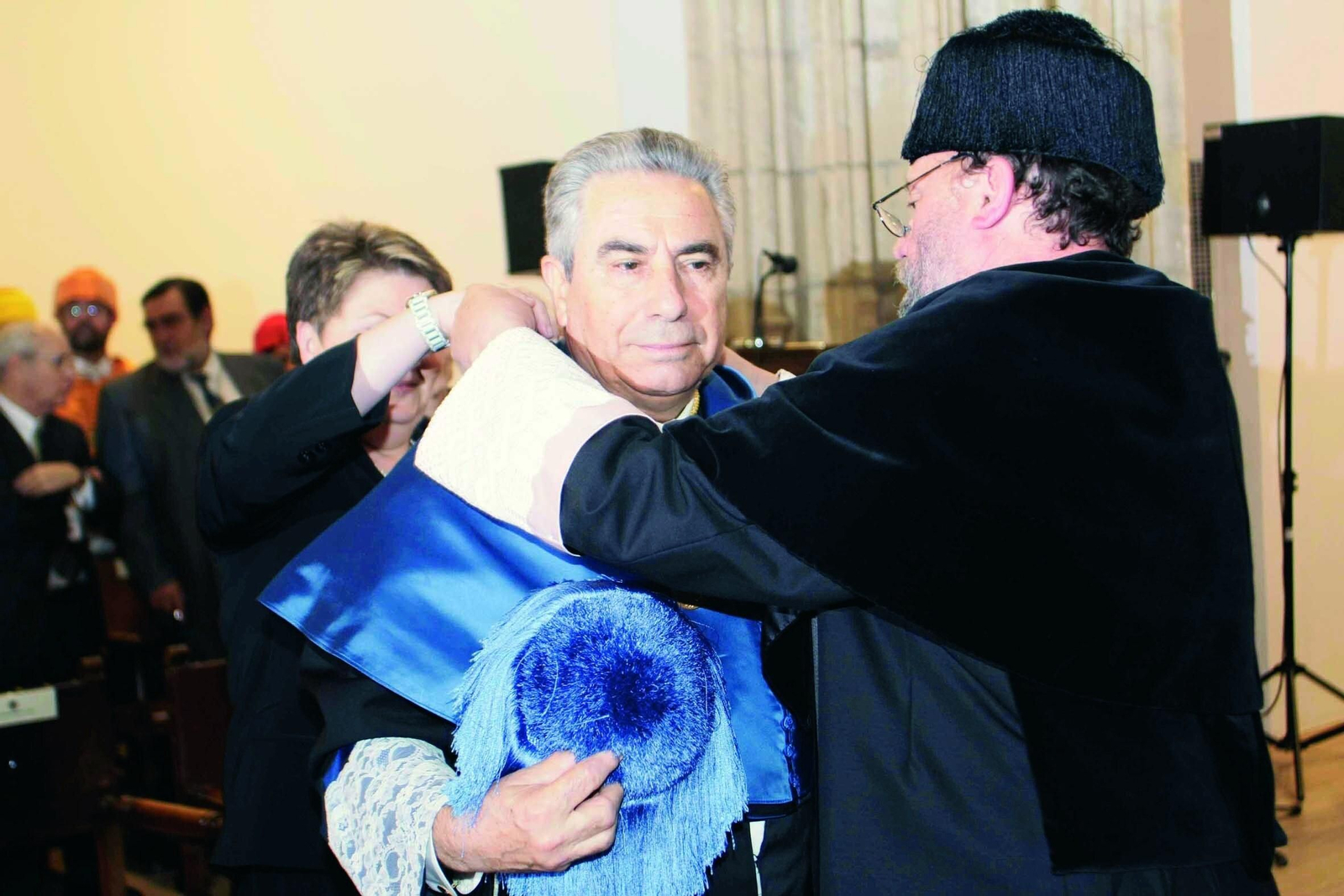 Barea recibe de González Lodeiro la Medalla de Oro de la UGR.