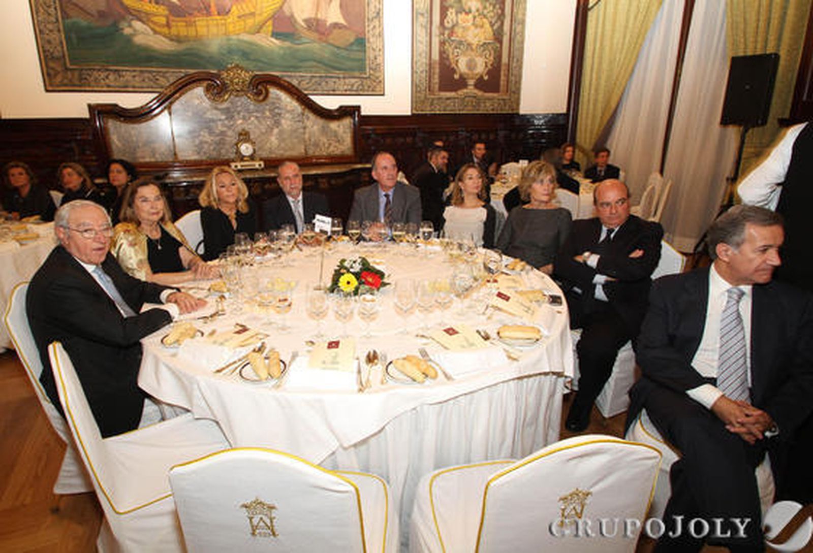 Javier Lasarte, Isabel López, Fátima Ysern, Leonardo Rodríguez de la Borbolla, Luis Miguel Rufino, Macarena Oviedo, Pilar Herranz, Luis Miguel Martín Rubio y Jorge Segura./ Antonio Pizarro/Juan Carlos Vázquez/ Juan Carlos Muñoz/Belén Vargas