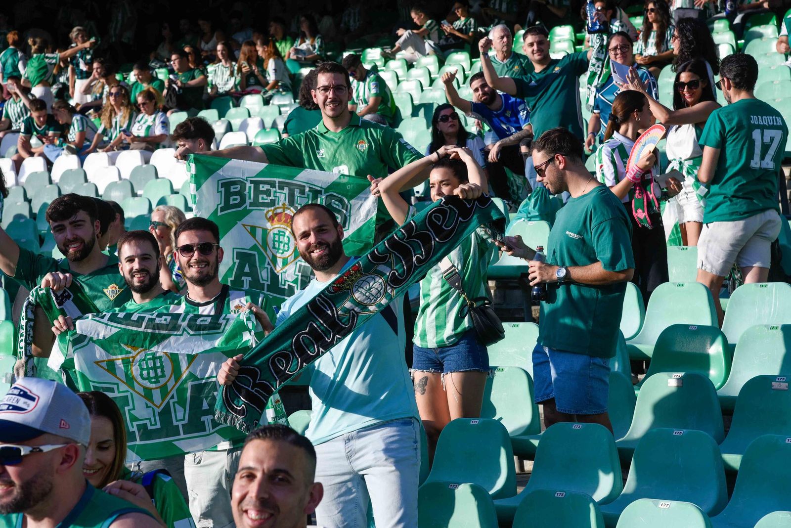 Las fotos de la afición del Betis en el Villamarín