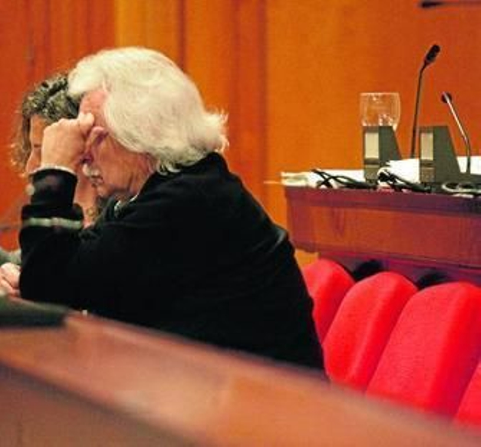 Rafael Gómez en su escaño ayer en el Pleno que se celebró en Capitulares.