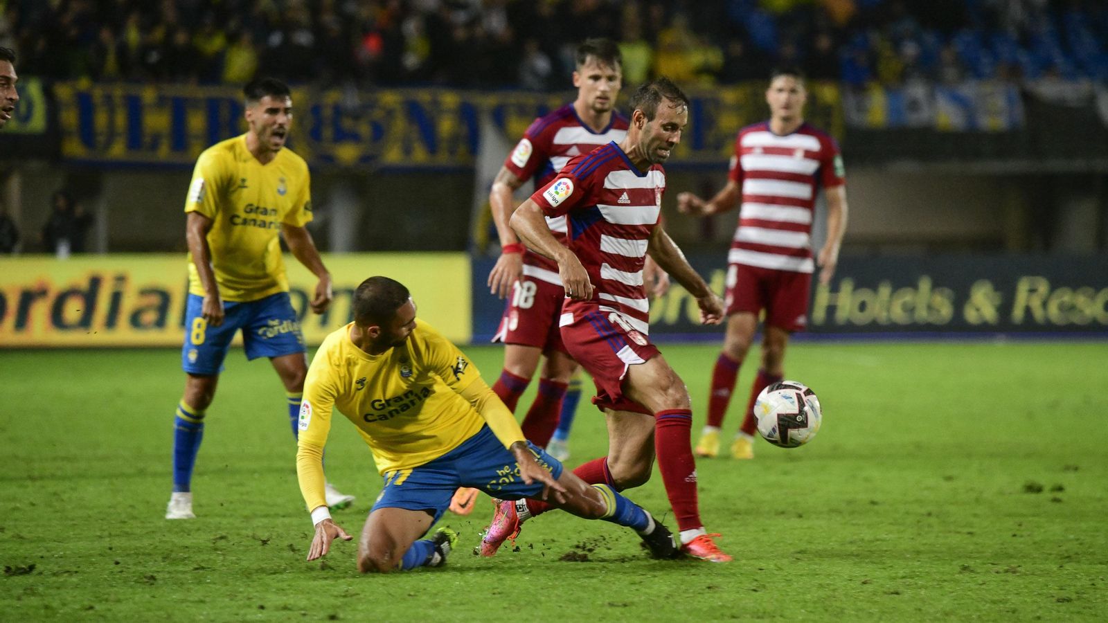 Los canarios se impusieron por 2-0 en Las Palmas.