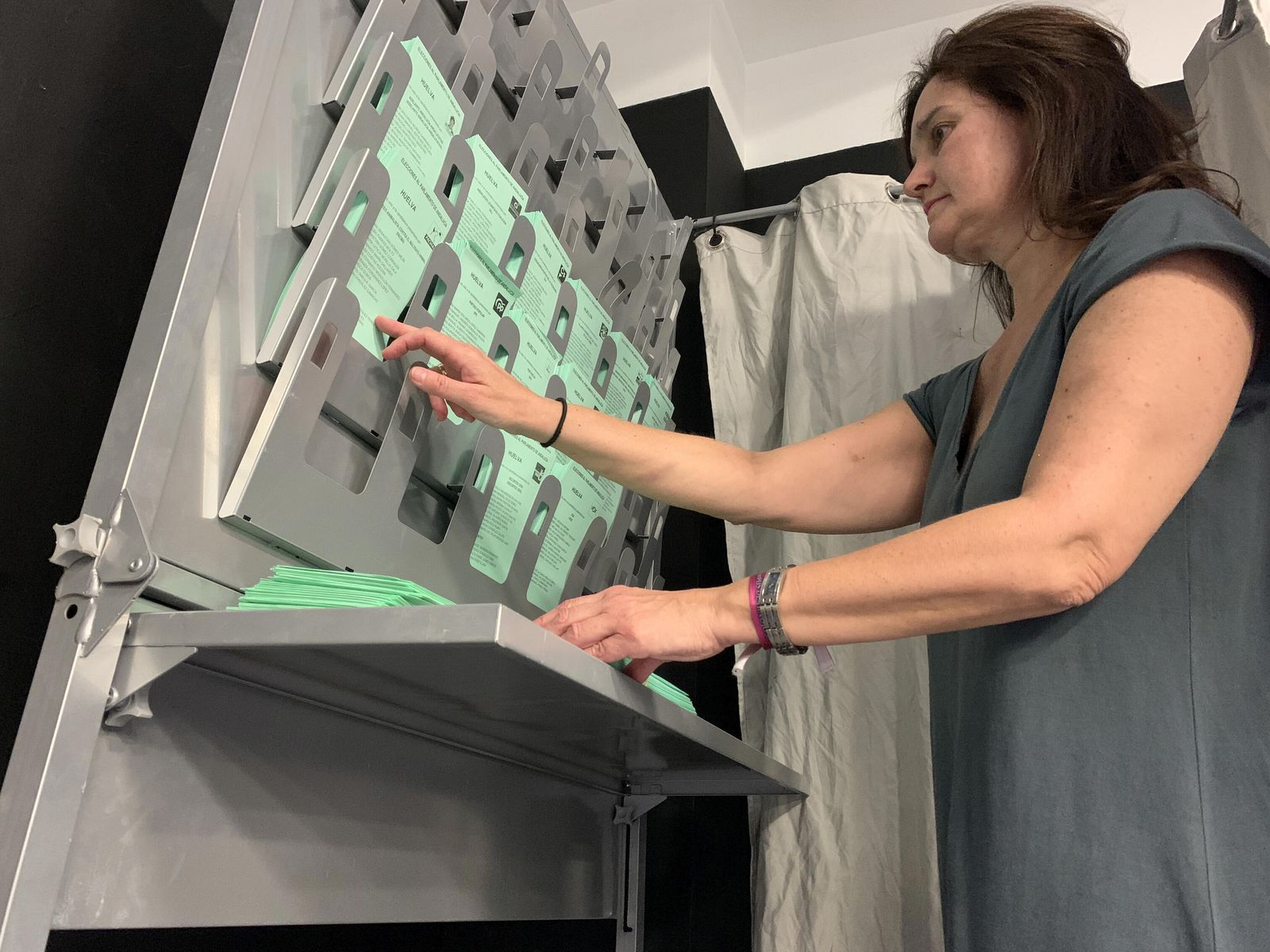 Las mesas electorales preparadas para la jornada.