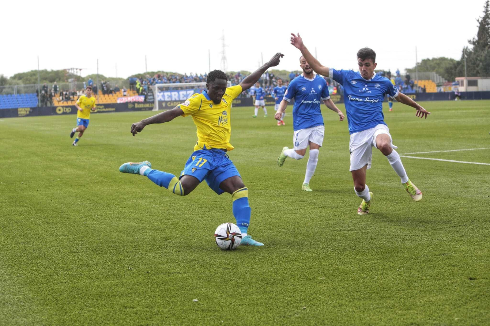 Tensión en el derbi entre Cádiz B y Xerez DFC
