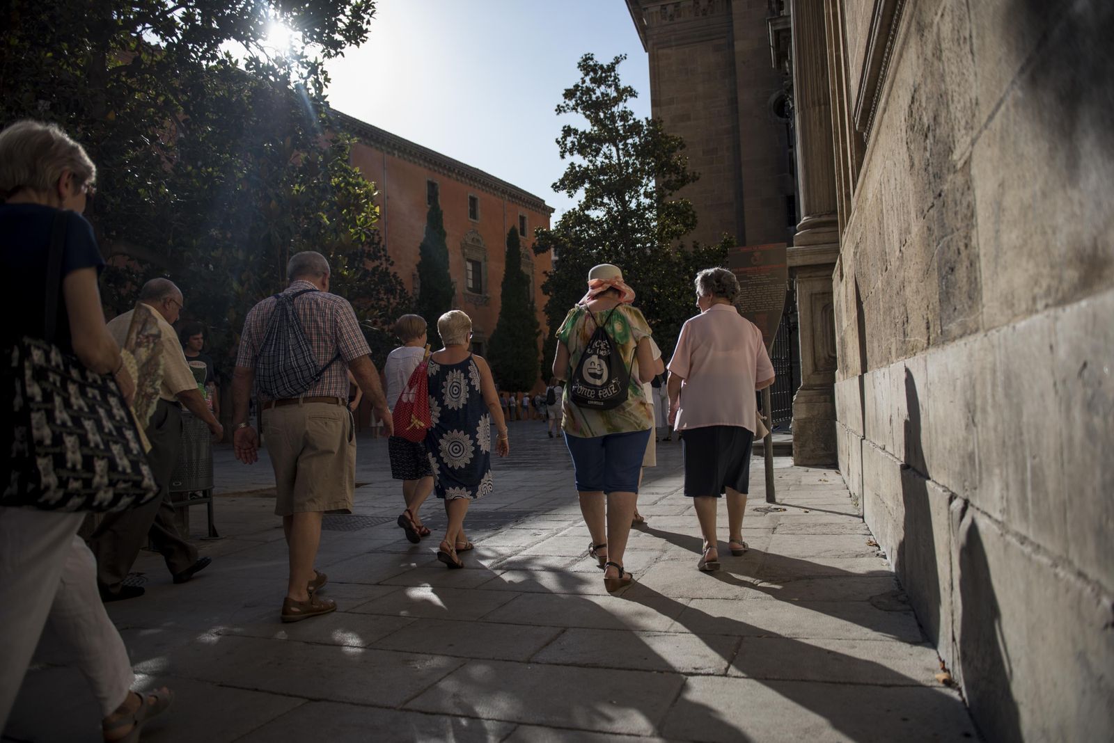 El turismo es una actividad de riesgo estos días y se recomienda ir protegidos y por la sombra.