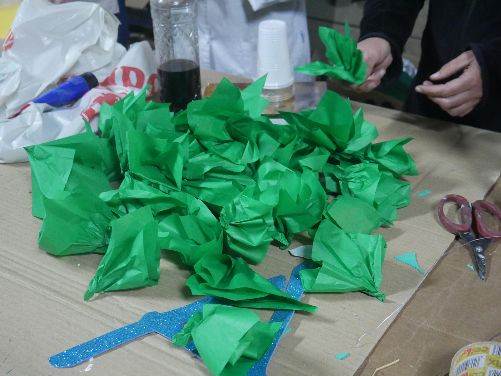 Imágenes de la elaboración de las carrozas tradicionales de Canjáyar