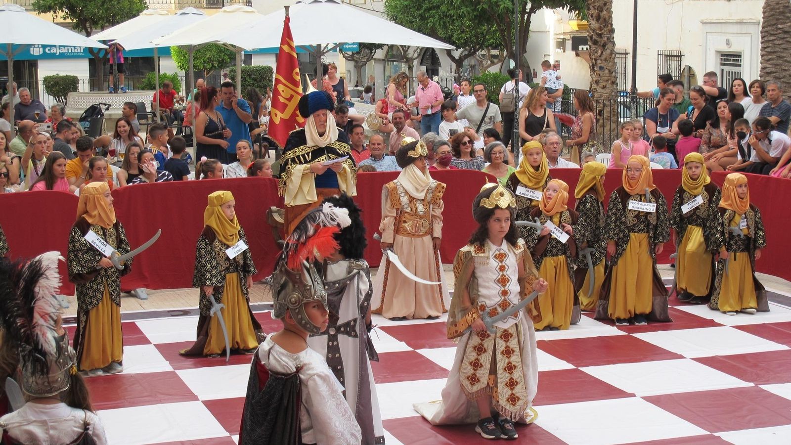 Partida gigante de ajedrez entre moros y cristianos.