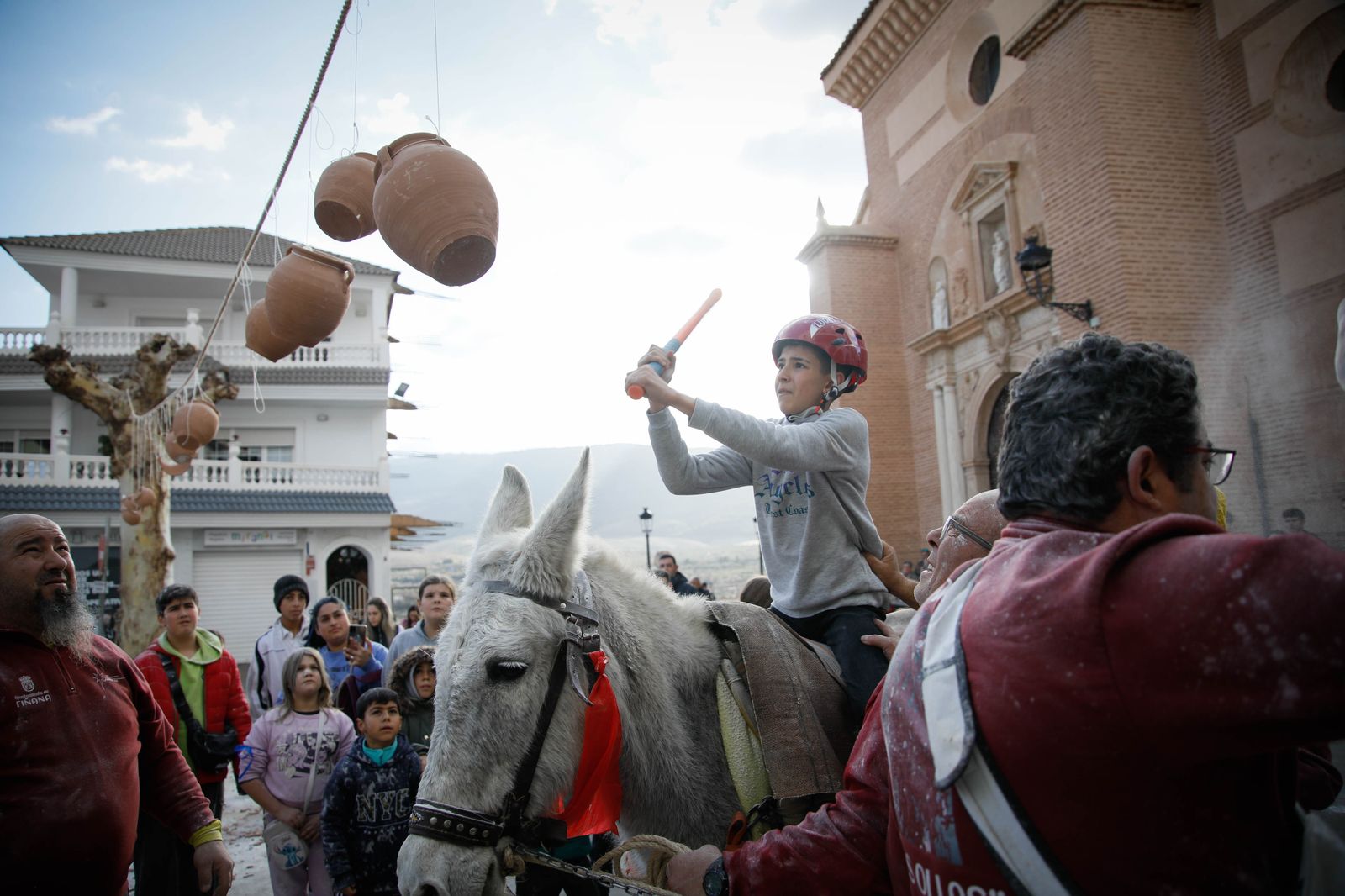Las mejores imágenes del cierre de fiestas en Fiñana con "Las Ollas"