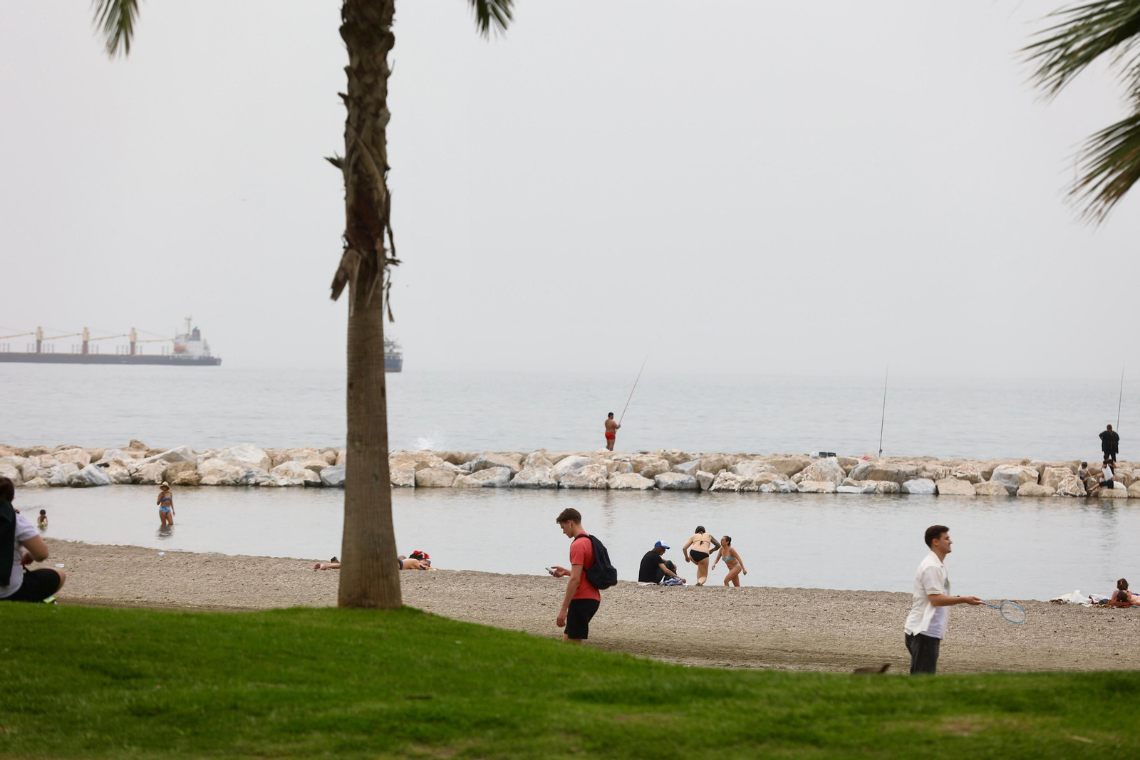 La calima nubla Málaga un fin de semana de calor