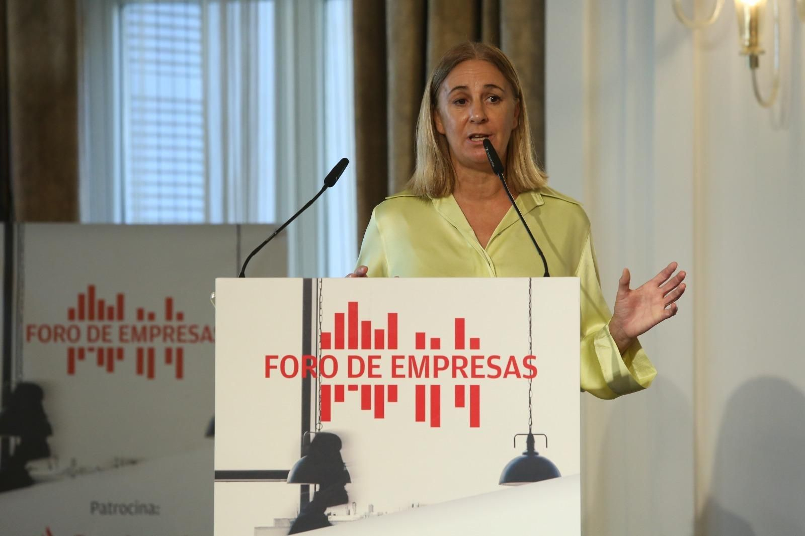 La viceconsejera de Economía de la Junta, Amelia Martínez, durante el Foro de Empresas Grupo Joly y Banco Santander.