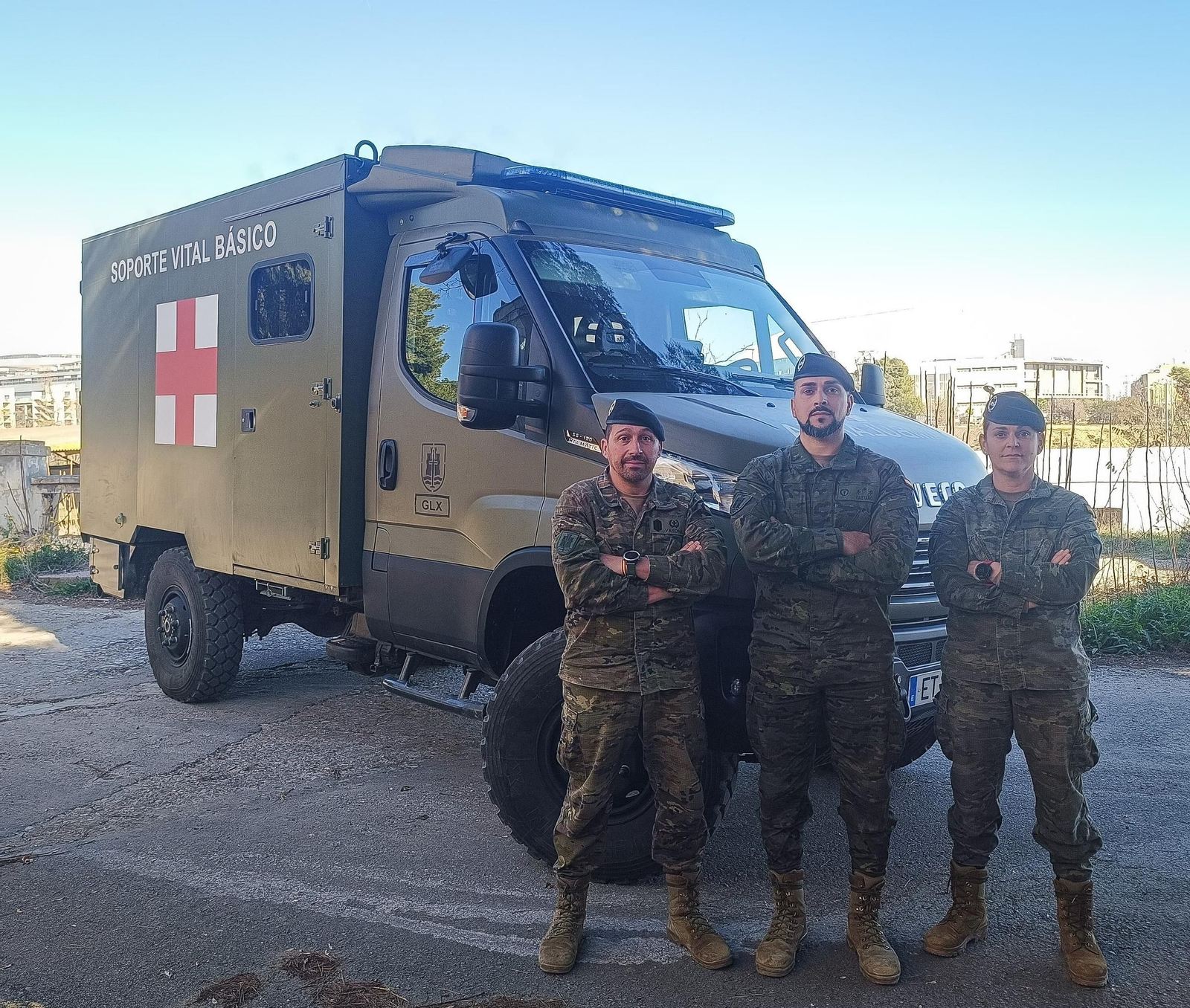 Los tres militares de la Brigada X de Cerro Muriano que auxiliaron a una pareja en un accidente de moto.