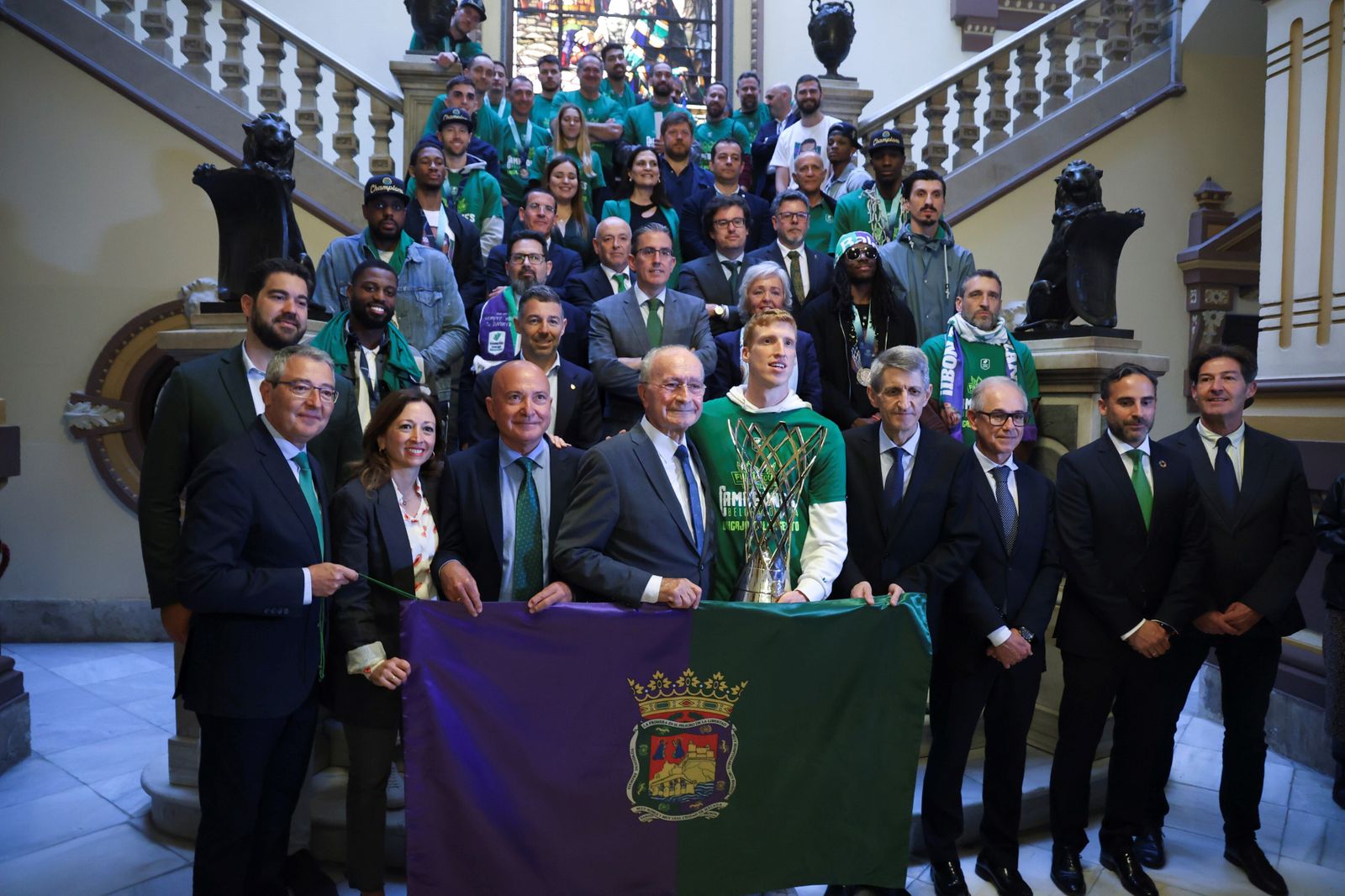 El Unicaja celebra en las calles de Málaga el título de la BCL