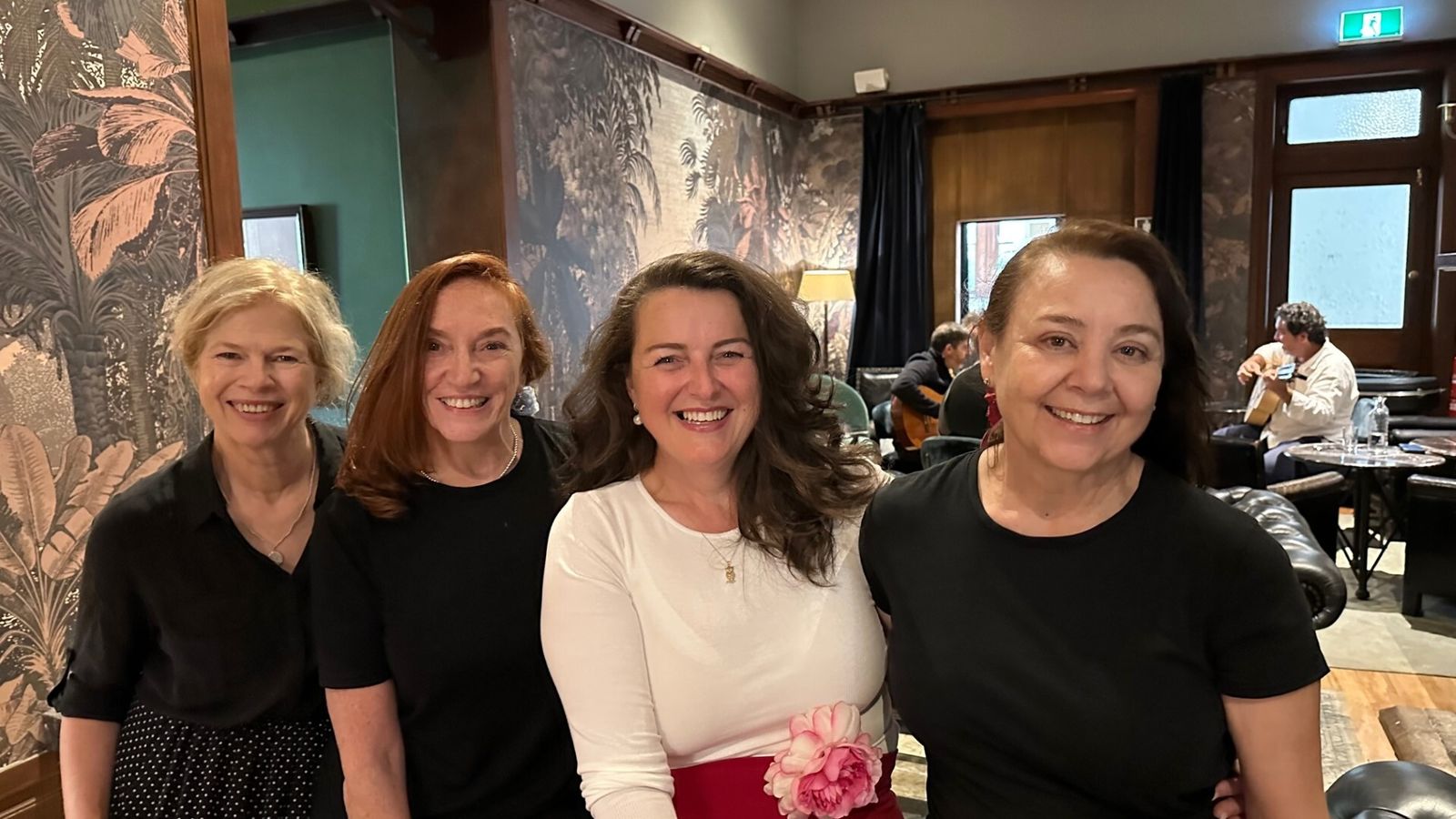 Elisa Sánchez-Reynaldo,  junto a Josephine Grieve y dos familiares en el taller de flamenco del Festival Español de Robertson en Australia.