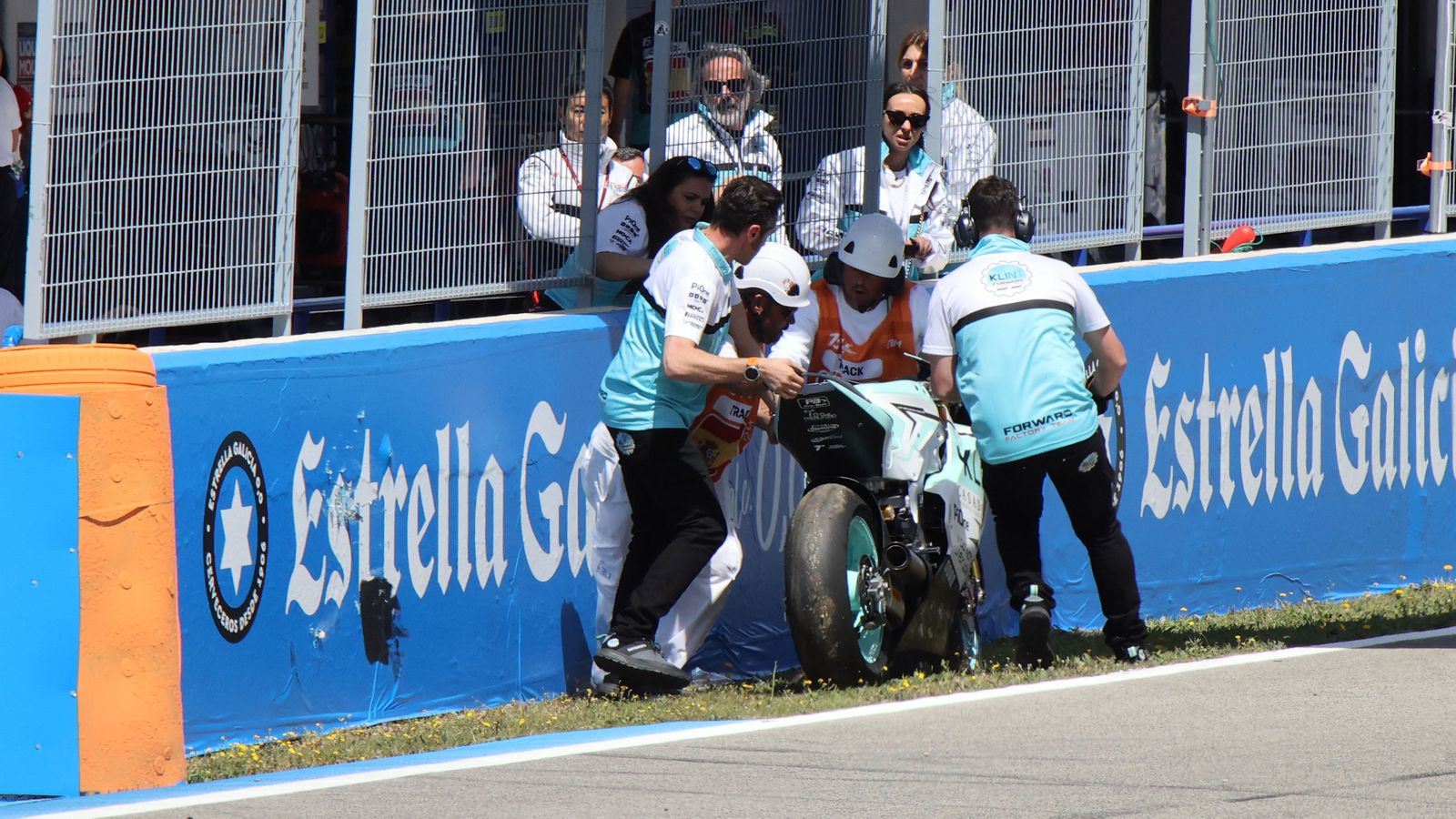 Imágenes de las caídas en las carreras del GP España en Jerez