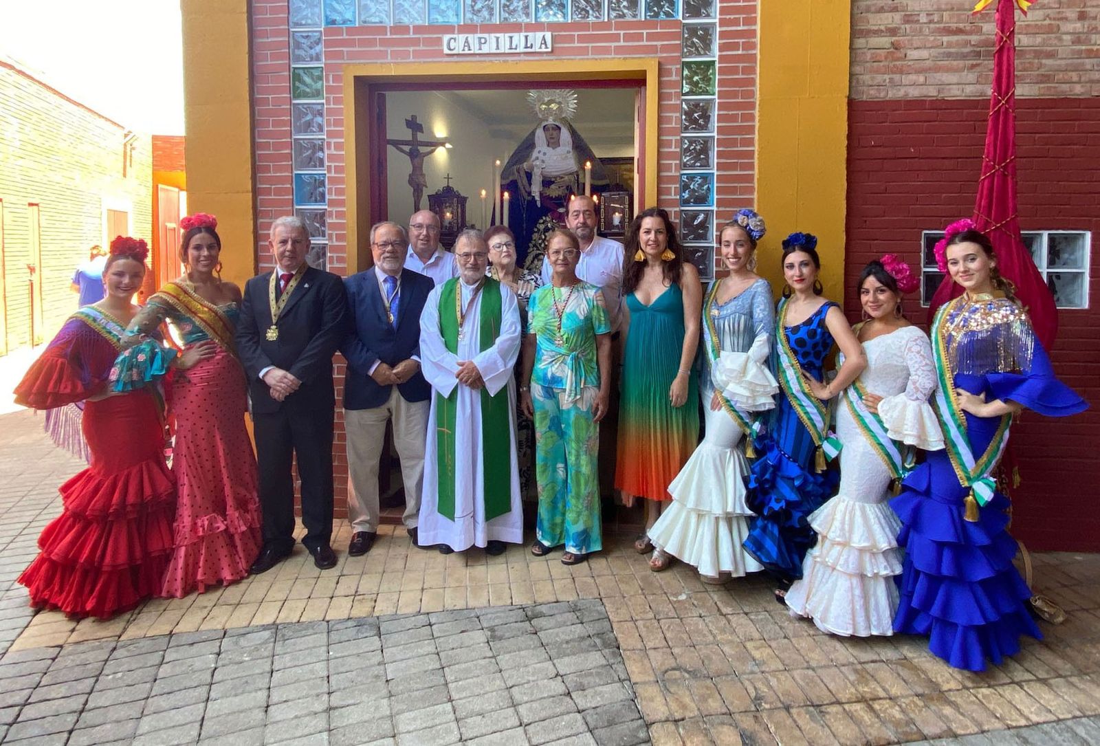 Los asistentes a la misa celebrada en la plaza de toros