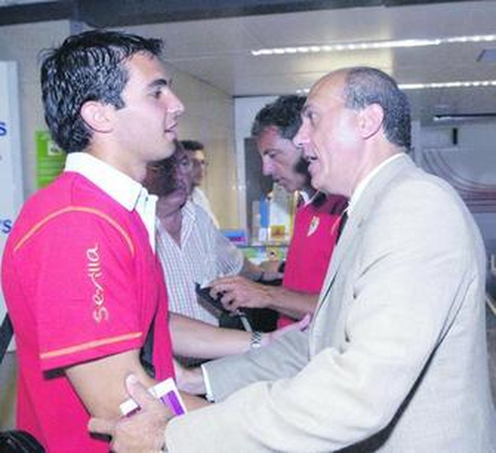 Armenteros conversa con Del Nido en una imagen de la pasasa temporada.