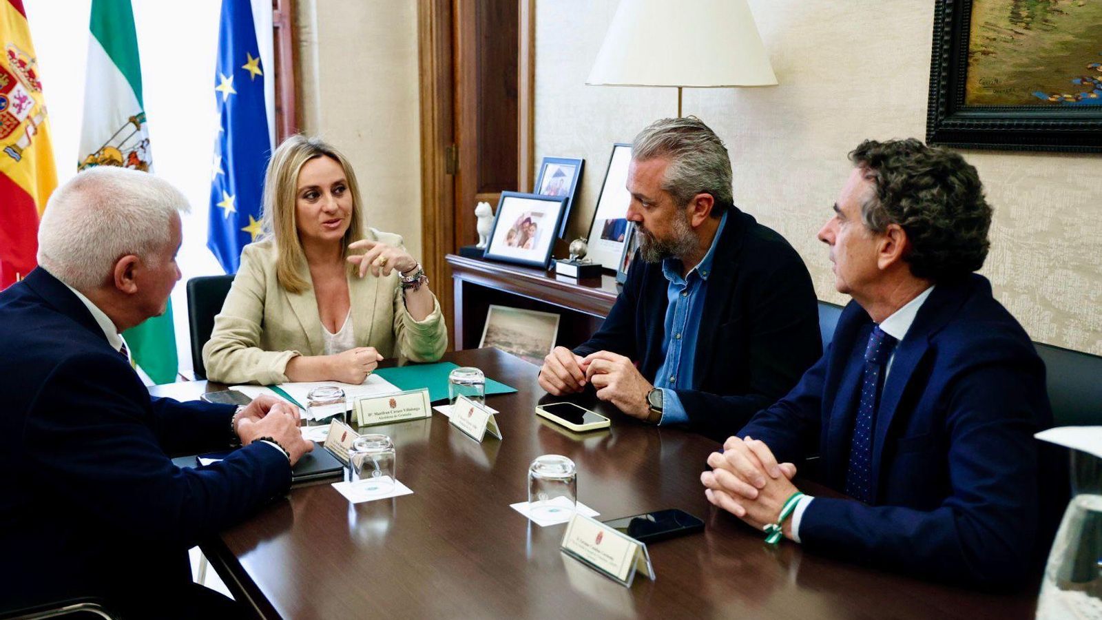 Carazo, con el concejal de Urbanismo, el de Ciudad Inteligente y el presidente de Círculo Tecnológico.