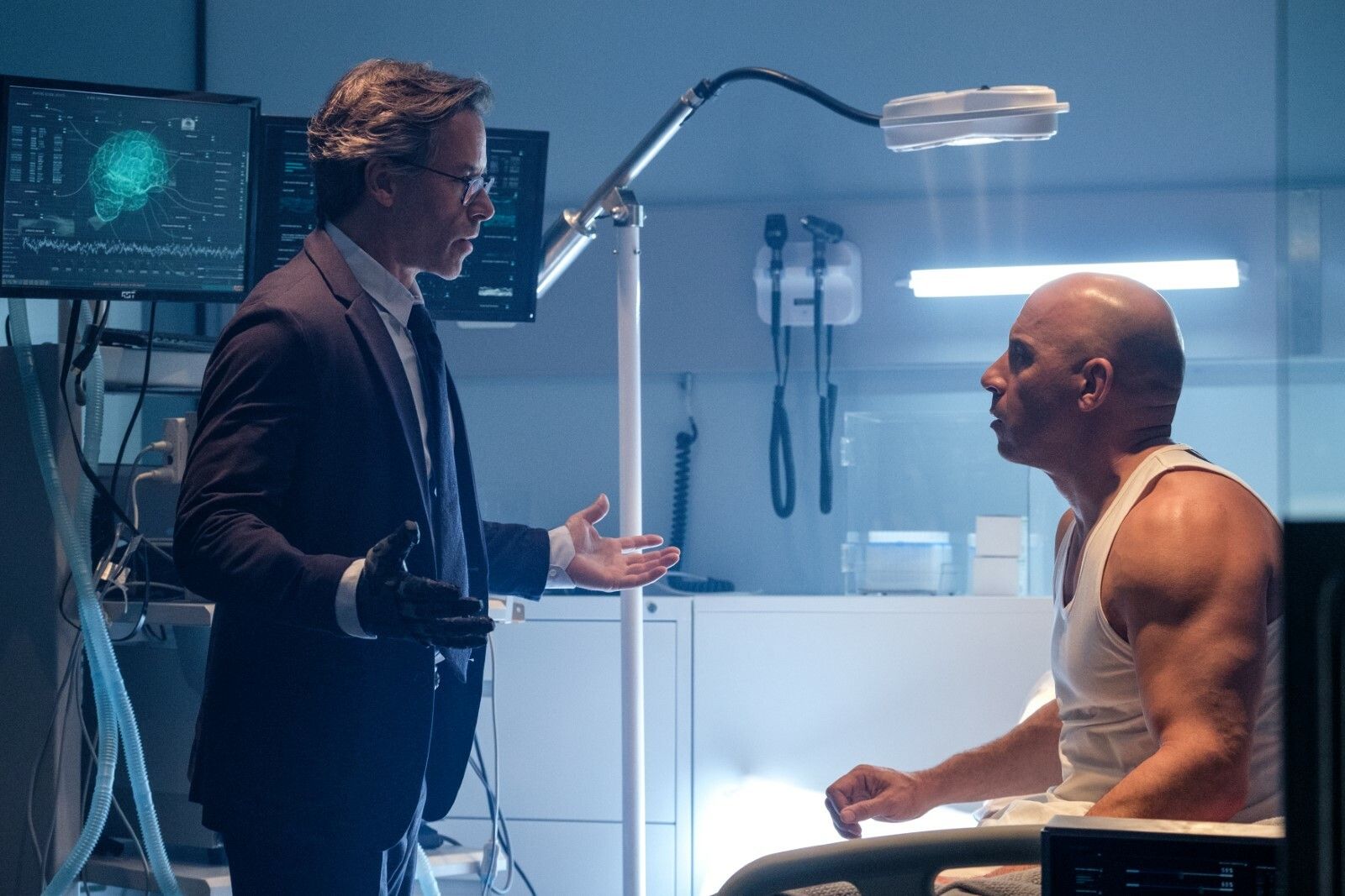 Guy Pearce y Vin Diesel, en 'Bloodshot'.