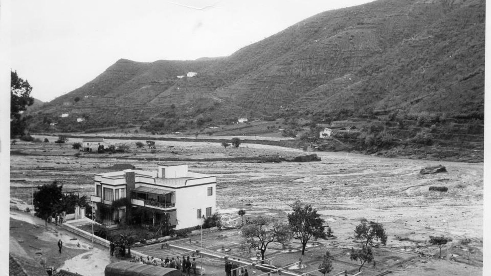 En Albuñol se llevó varias fincas por delante